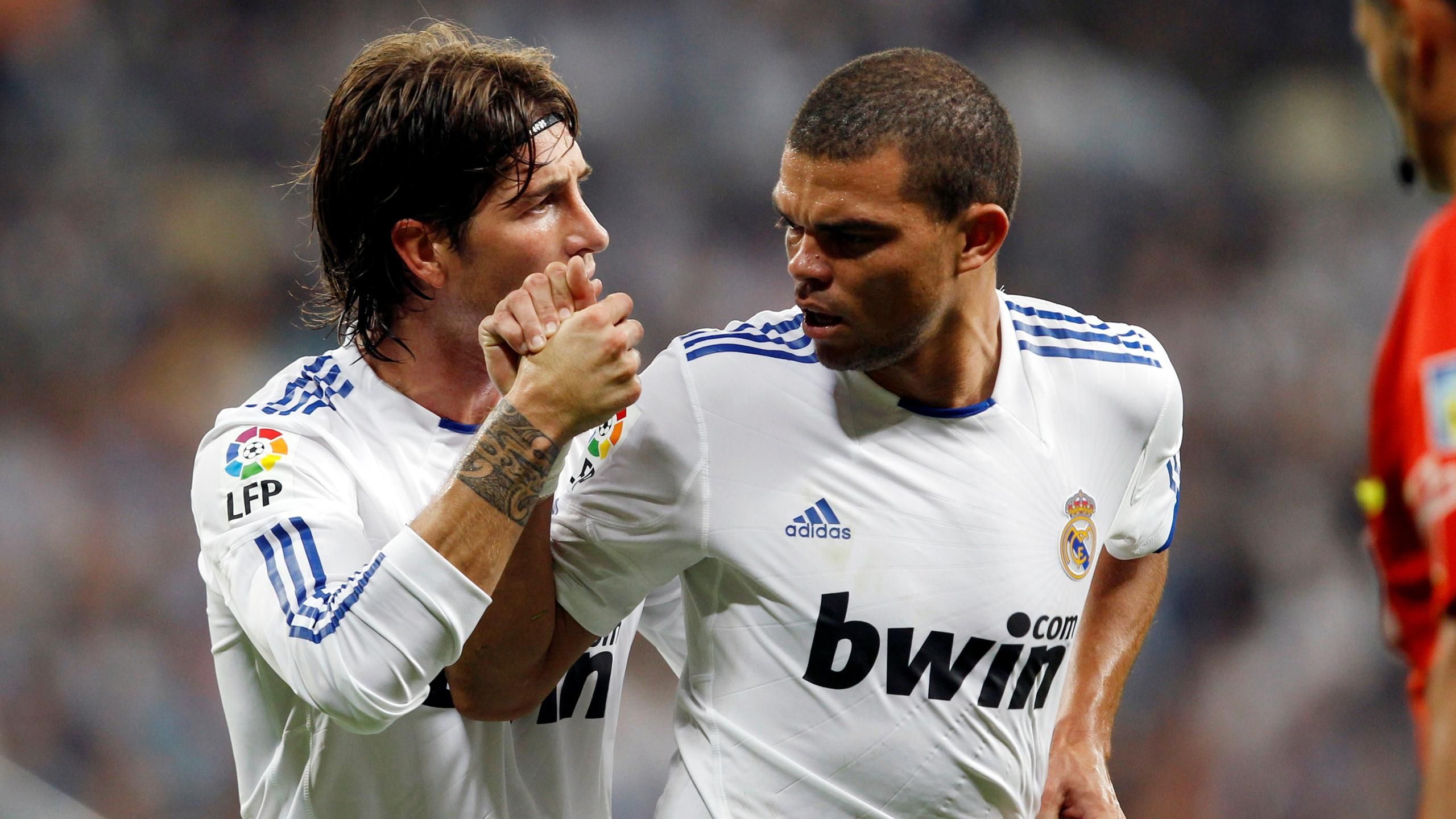 sieu-sao-ronaldo-gui-loi-tri-an-xuc-dong-khi-trung-ve-pepe-treo-giay (3).jpg