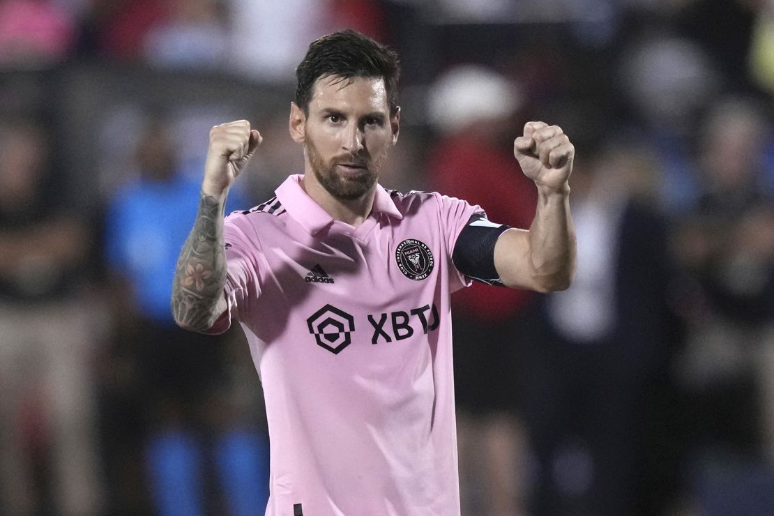 trong-tai-fifa-tiet-lo-cuc-soc-ve-sieu-sao-messi (3).jpg