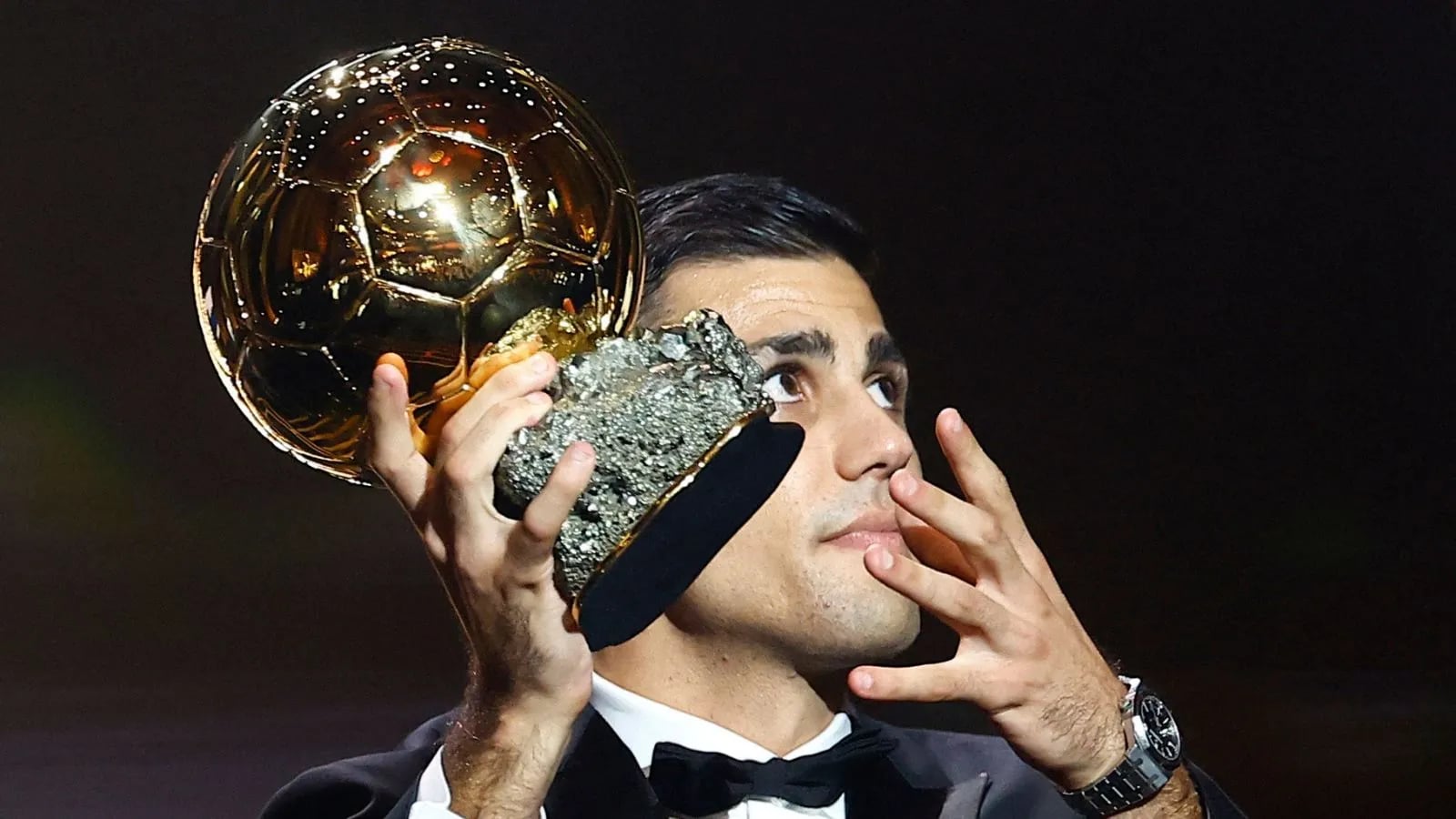 ly-do-real-madrid-tay-chay-le-trao-giai-qua-bong-vang (4).jpg