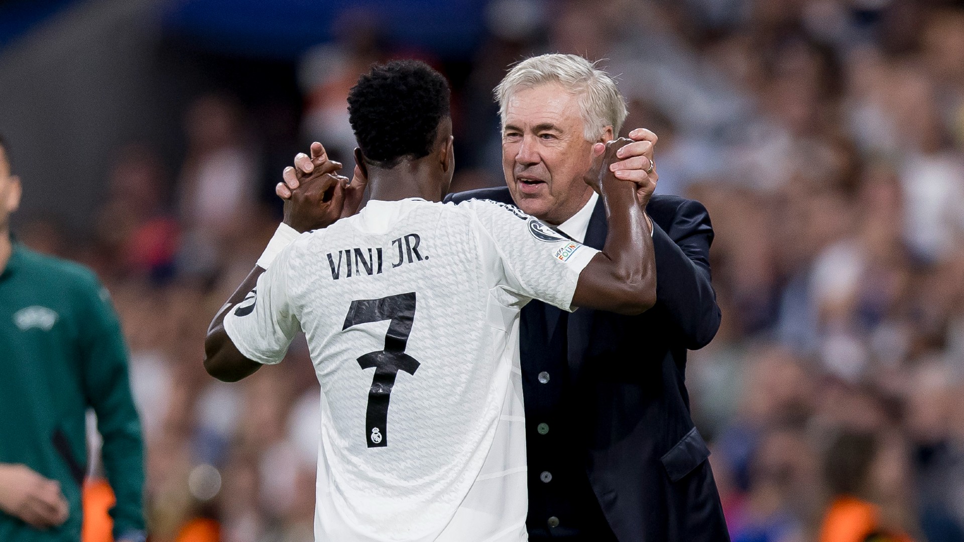 hlv-ancelotti-noi-gian-rodri-khong-biet-minh-gianh-qua-bong-vang (2).jpg