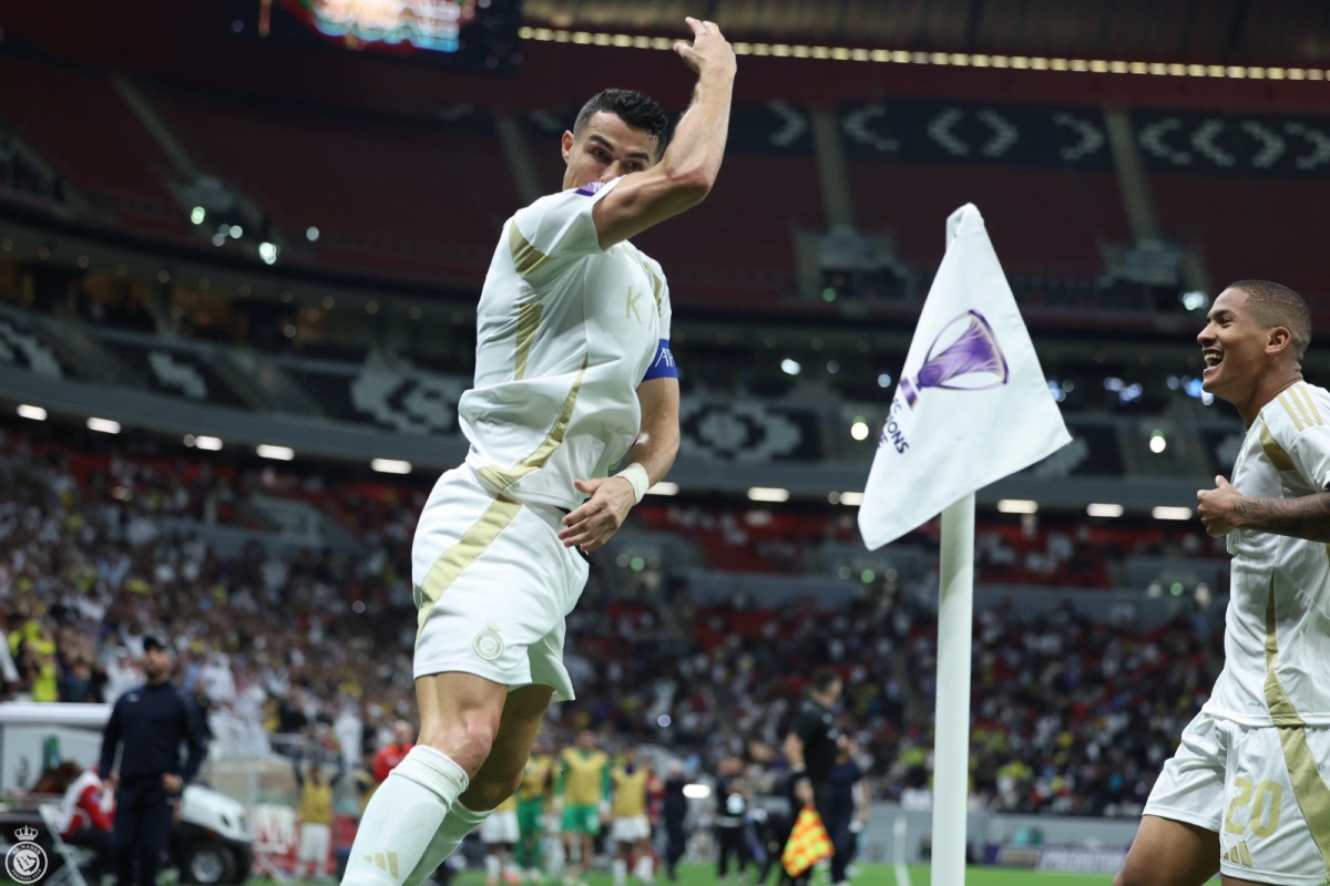 suc-quyen-ru-cua-sieu-sao-ronaldo-va-ban-thang-thu-915 (1).jpeg