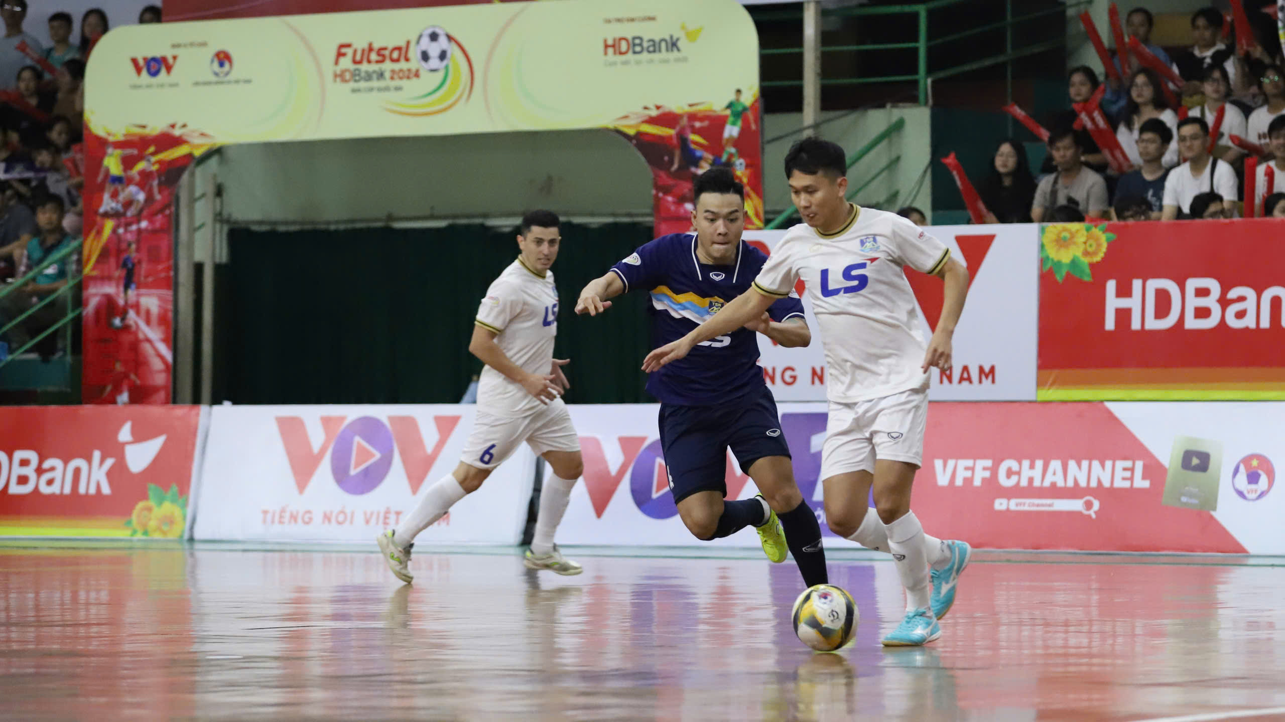 nua-ti-dong-cho-nha-vo-dich-giai-futsal-hdbank-vo-dich-quoc-gia-2025 (5).jpg