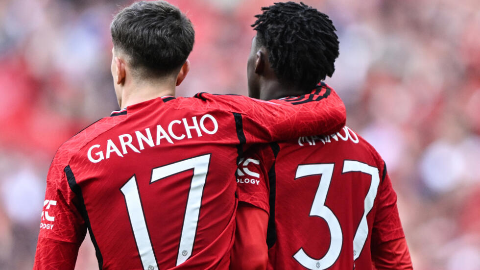 clb-man-united-ban-ngoi-sao-mainoo-voi-gia-70-trieu-bang (1).jpg