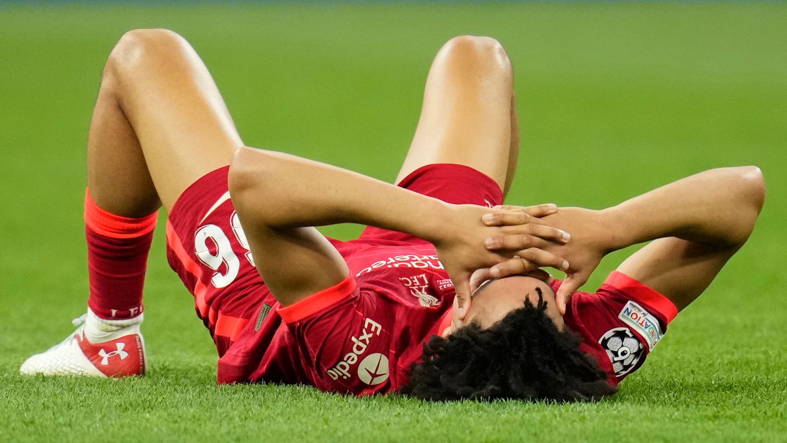 liverpool-giu-chan-salah-bang-hop-dong-khung-arnold-gay-soc (2).jpg