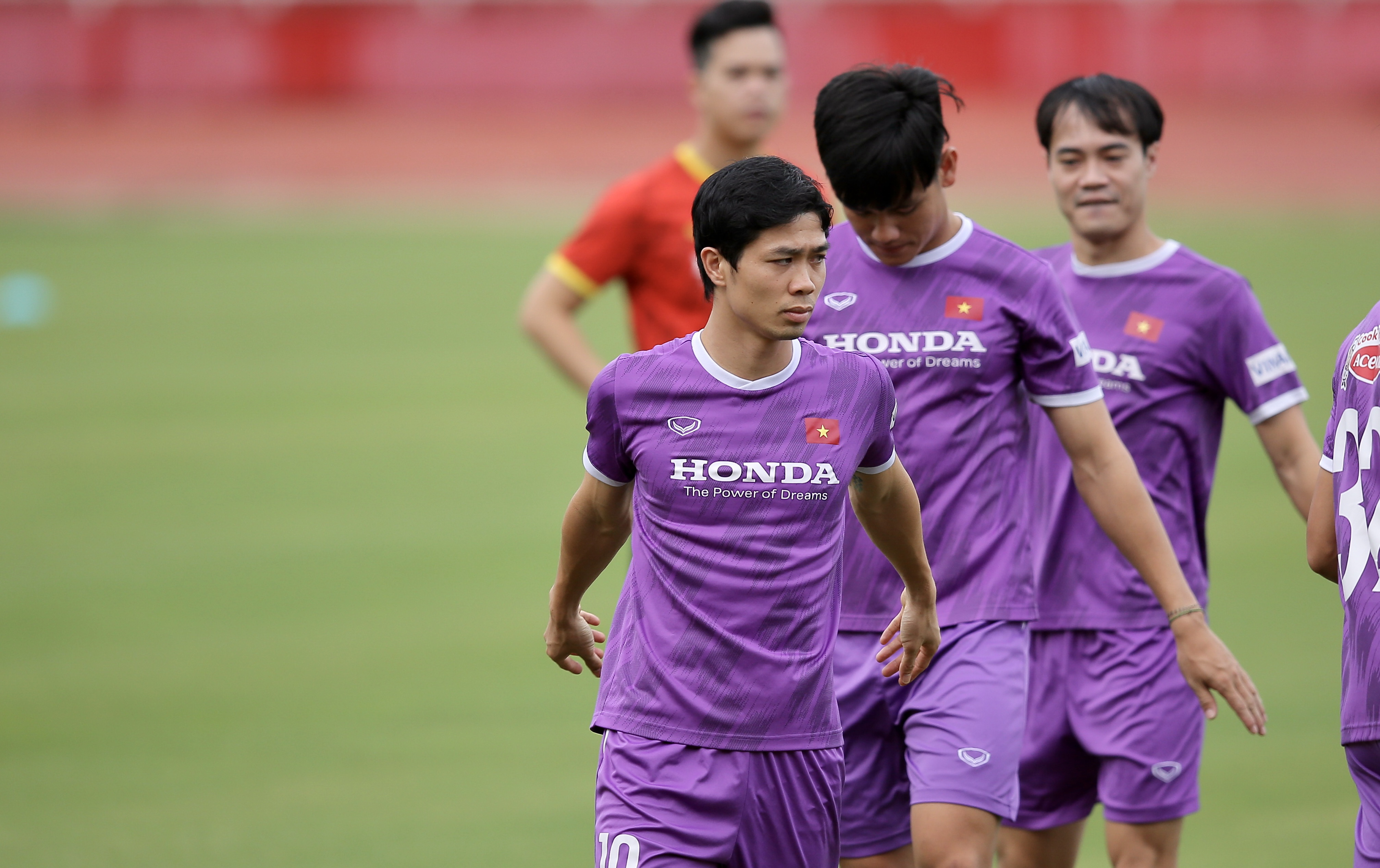 bat-ngo-nguyen-filip-cong-phuong-tro-lai-tuyen-viet-nam (3).JPG