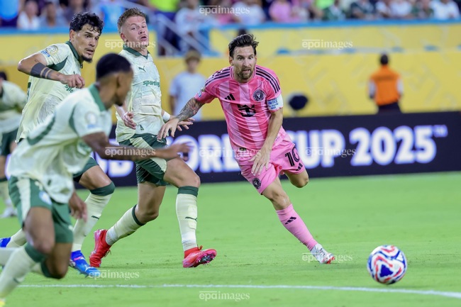 messi-cung-dong-doi-clb-inter-miami-va-cuoc-doi-dau-ky-la-voi-psg (1).jpg