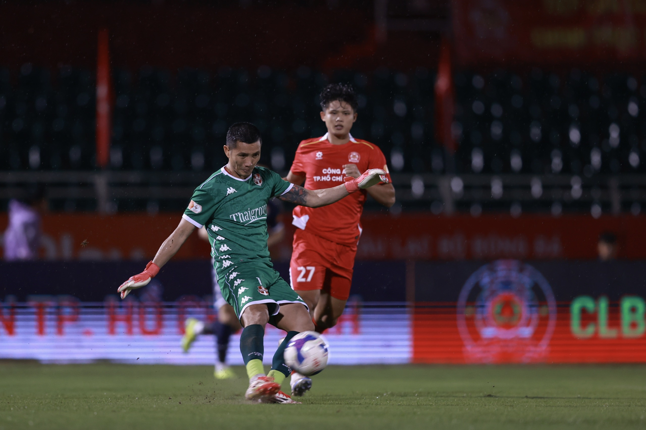 ha-gia-lai-va-thanh-hoa-lam-nguy-o-vong-11-v-league (4).jpg