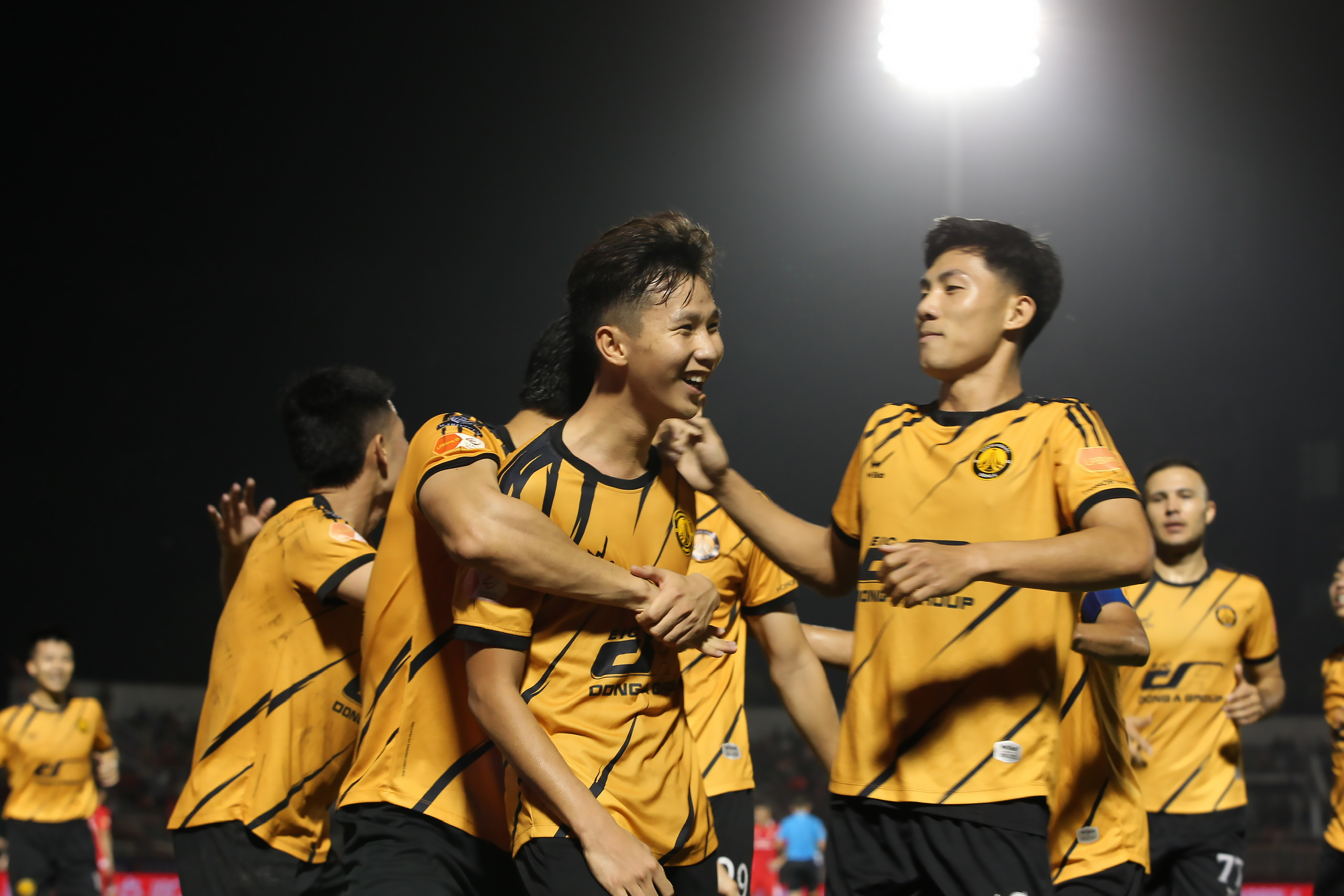 v-league-sau-tet-thanh-hoa-tu-chien-doi-dan-dau-viettel-quyet-rua-han (3).jpg