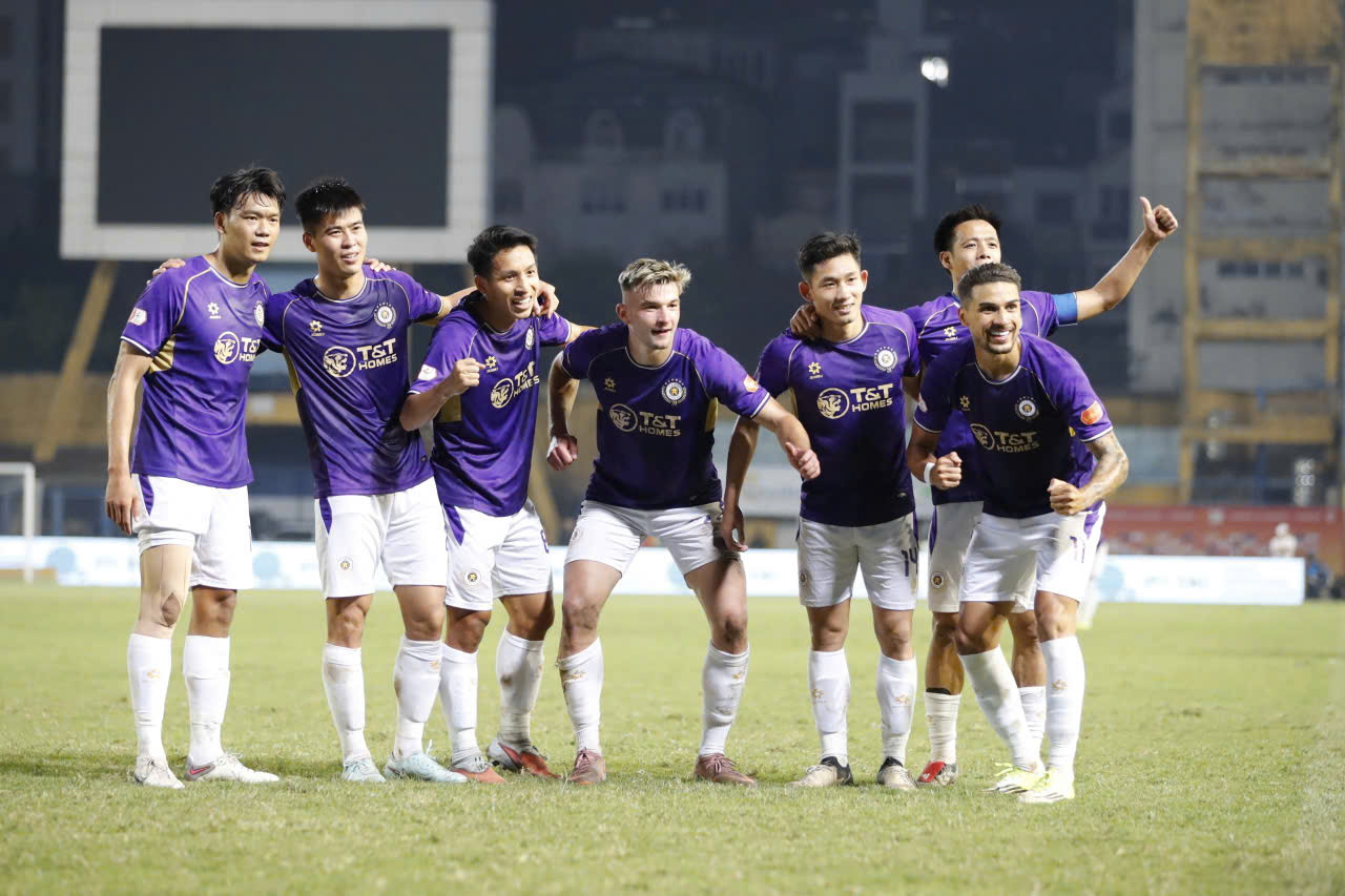 cau-thu-nhap-tich-do-hoang-hen-va-cam-xuc-dac-biec-o-lan-dau-tien-di-bau-cu (1).jpg