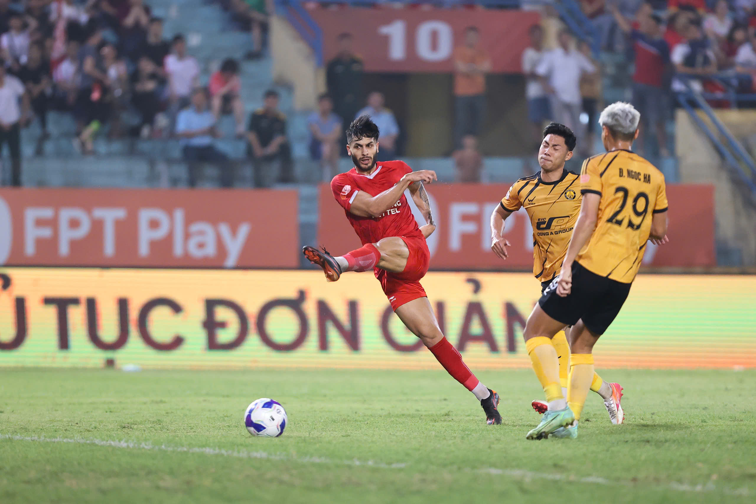 v-league-tang-suat-ngoai-binh-hai-nhieu-hon-loi (1).jpg