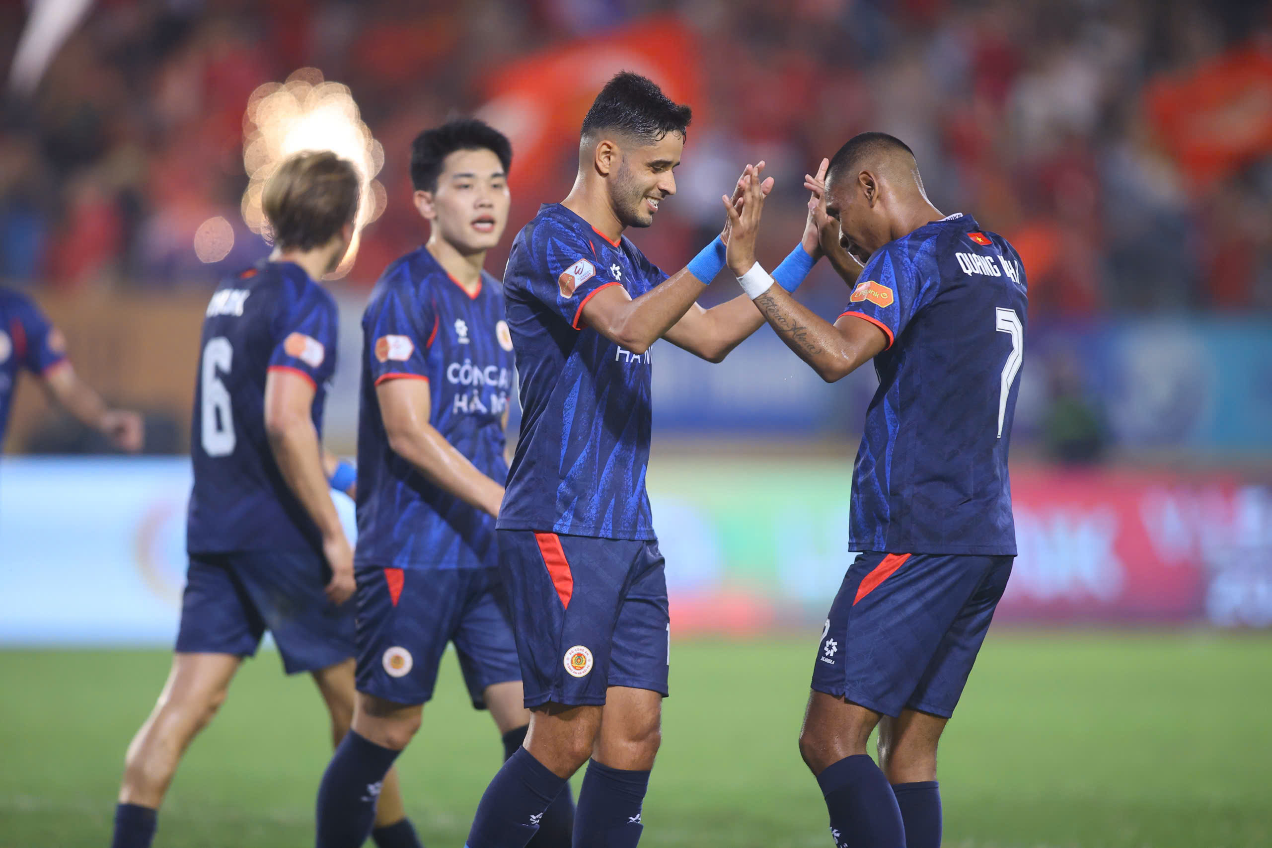 v-league-tang-suat-ngoai-binh-hai-nhieu-hon-loi (3).jpg