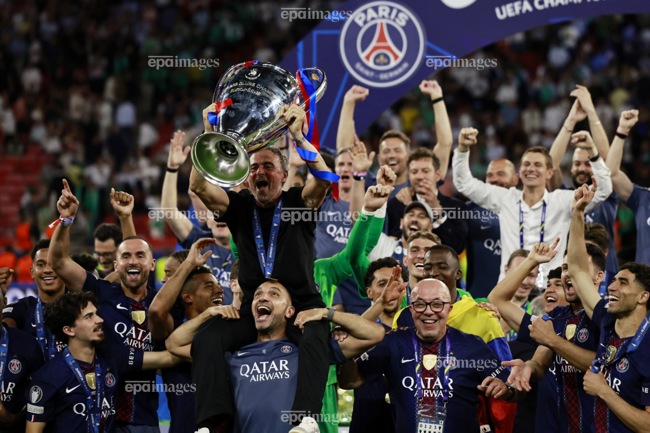 hlv-luis-enrique-va-psg-cham-hang-loat-ky-luc-champions-league (2).jpg