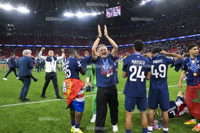 hlv-luis-enrique-va-psg-cham-hang-loat-ky-luc-champions-league (3).jpg