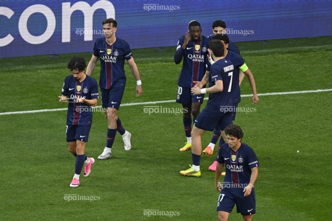 tranh-cai-gay-gat-o-chung-ket-champions-league-trong-tai-bi-reo-ten (2).jpg