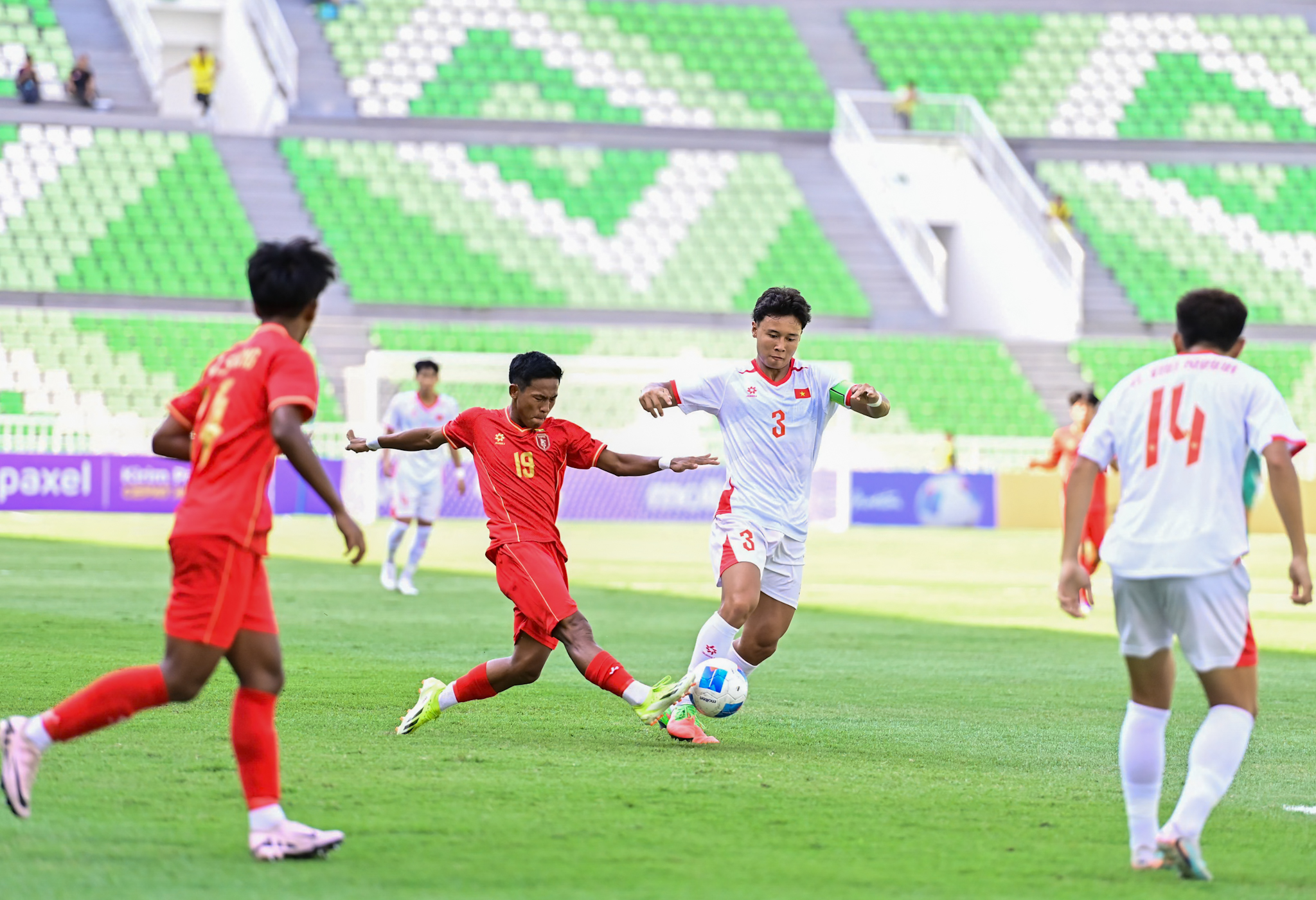 chu-nha-indonesia-vao-cua-tu-thua-viet-nam-de-tra-gia-dat (1).jpg