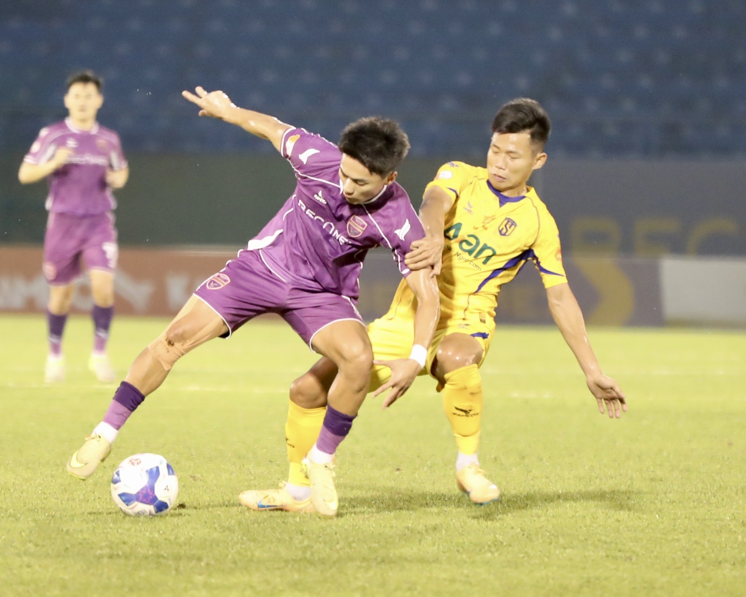 lat-leo-dua-tru-hang-o-vong-cuoi-v-league (4).jpg