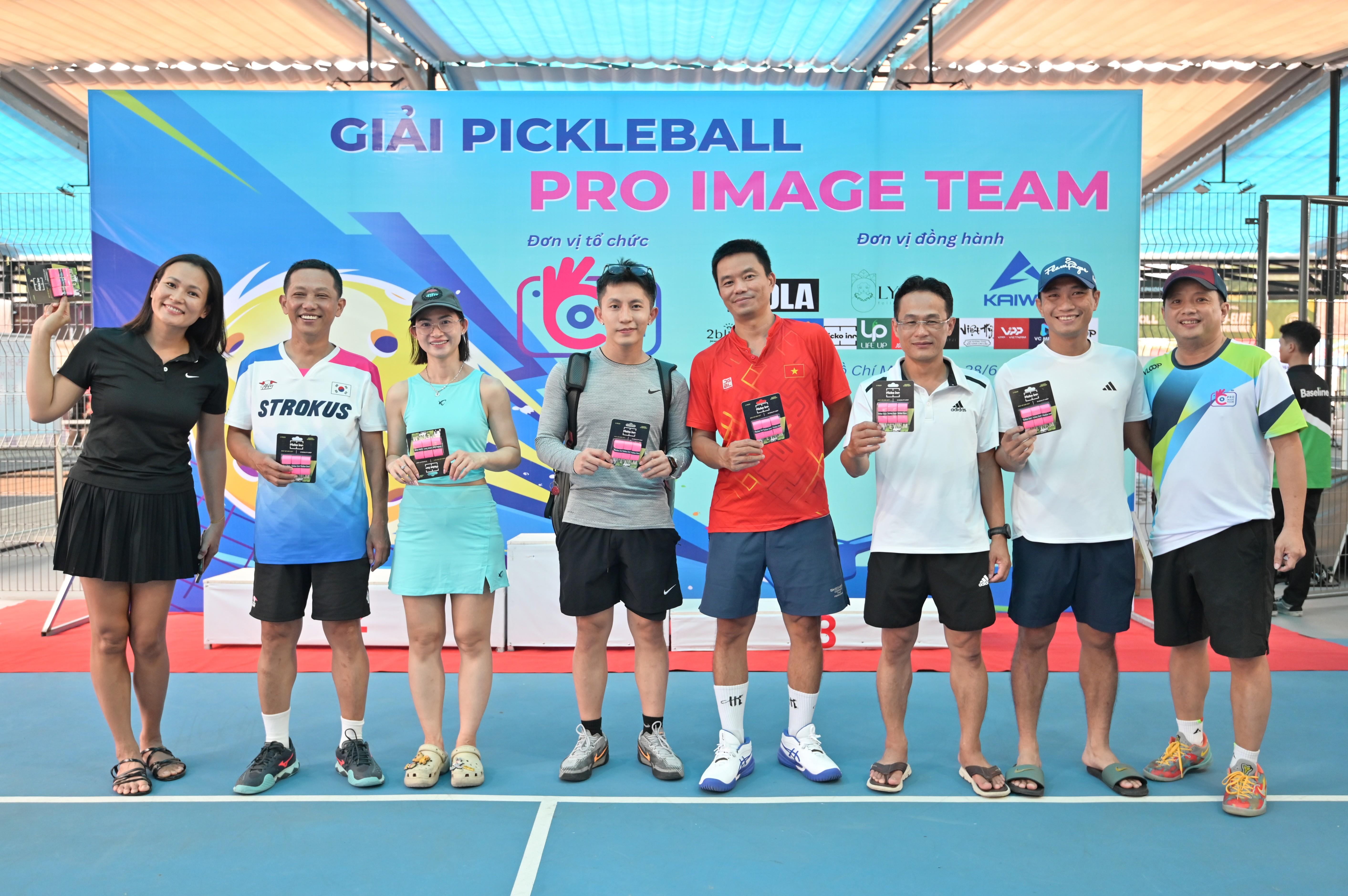 Nhà báo 'đổ bộ' sân pickleball