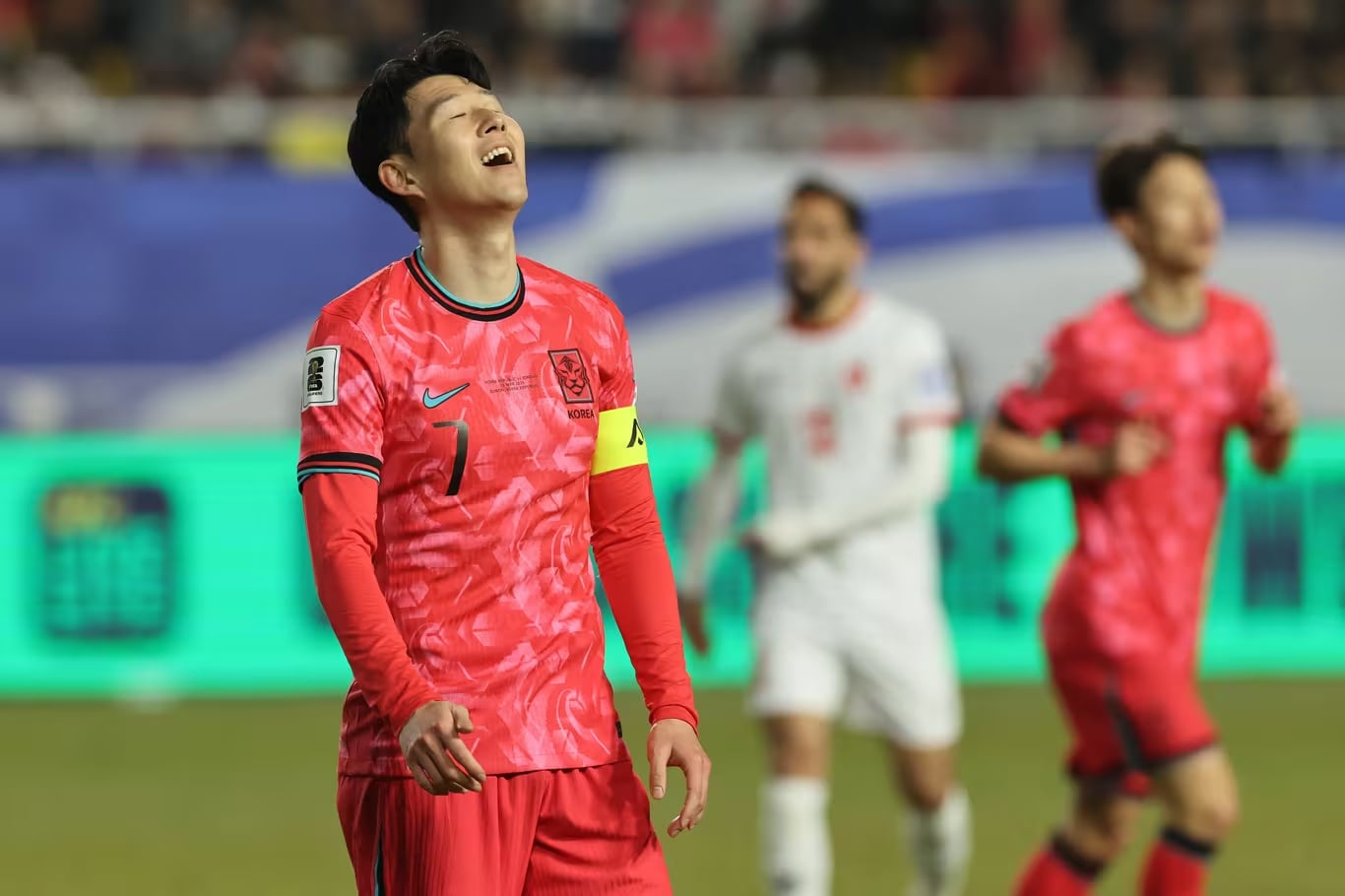 dang-cay-chau-a-o-san-choi-lon-world-cup (1).jpg