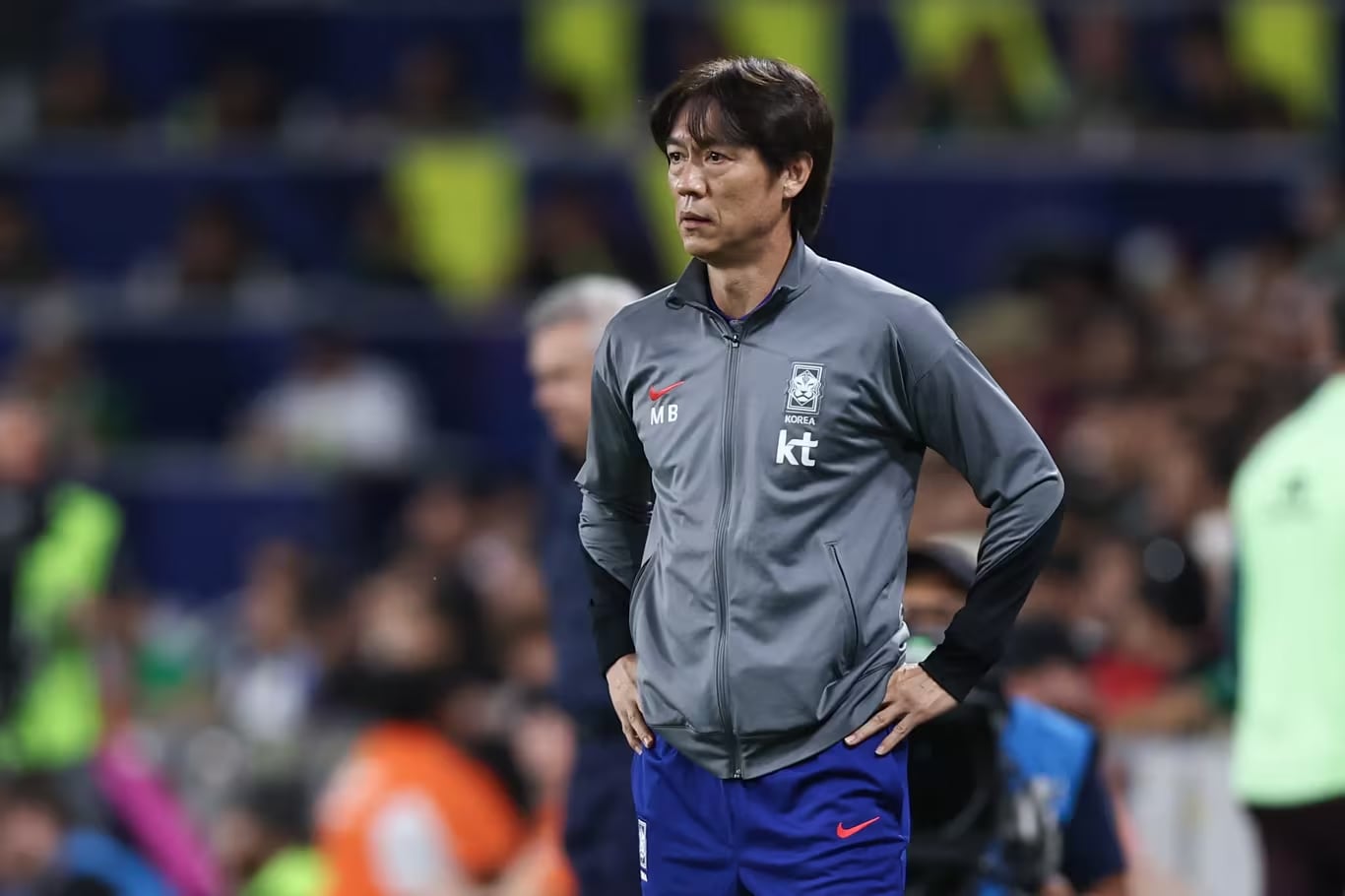 dang-cay-chau-a-o-san-choi-lon-world-cup (7).jpg