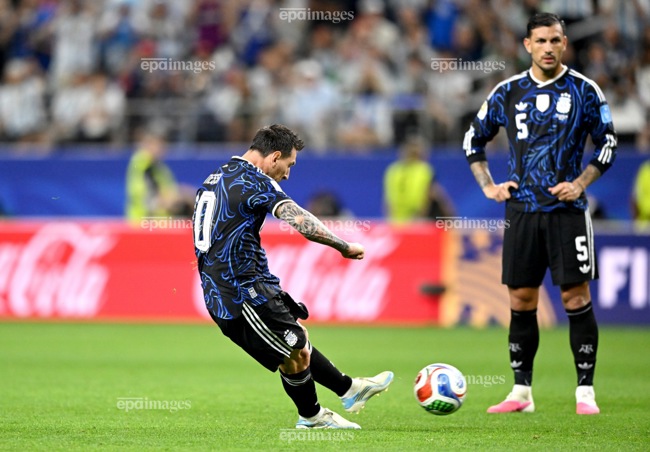Messi sút phạt kết liễu đối thủ, Argentina đầy uy lực