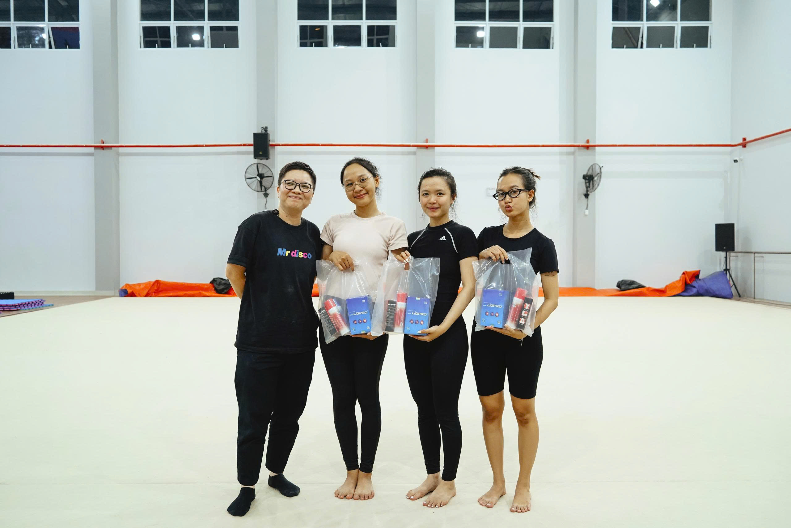doc-la-nu-phong-vien-tran-tran-lam-phim-ve-goc-khuat-cua-nha-vo-dich (14).jpg
