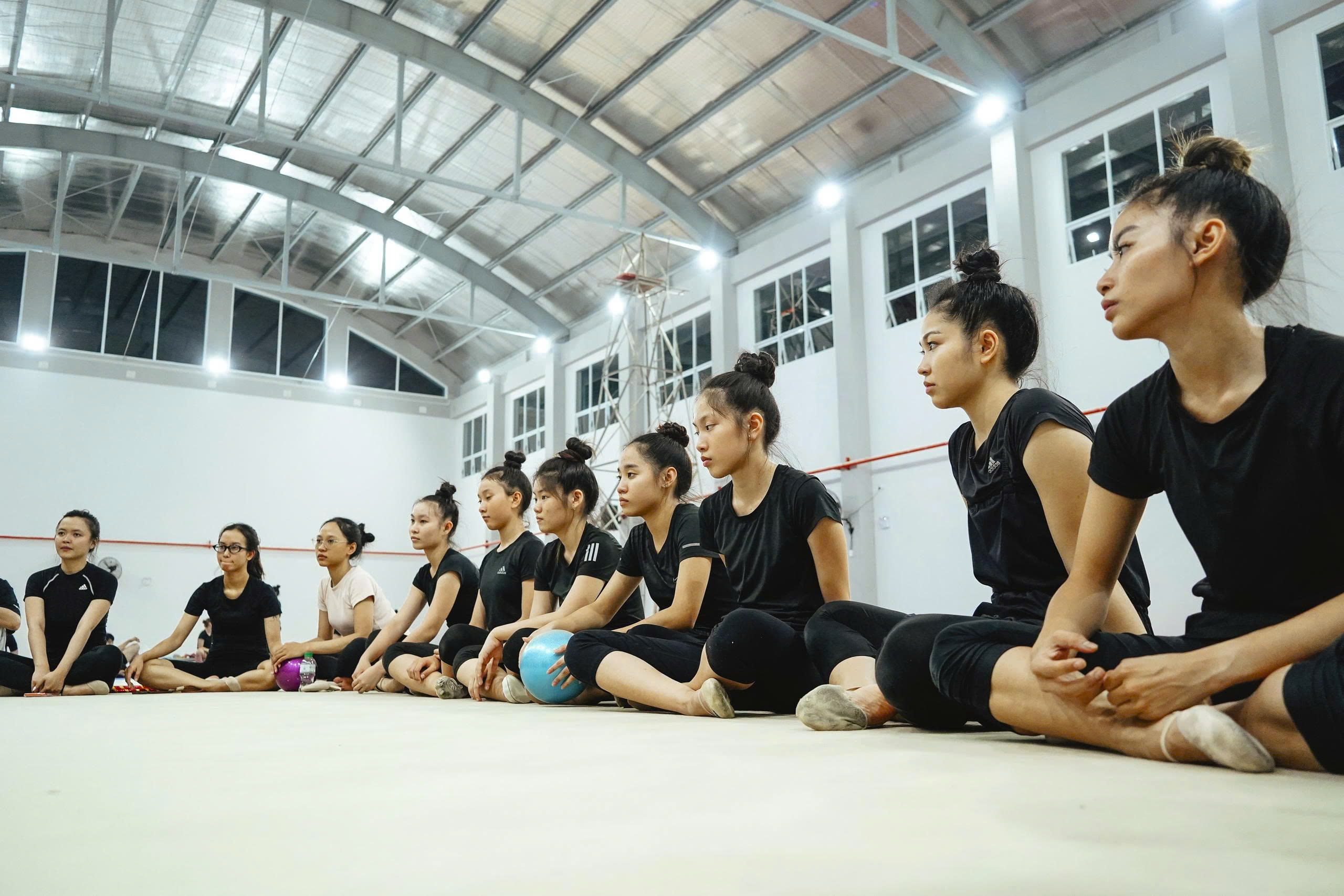 doc-la-nu-phong-vien-tran-tran-lam-phim-ve-goc-khuat-cua-nha-vo-dich (15).jpg