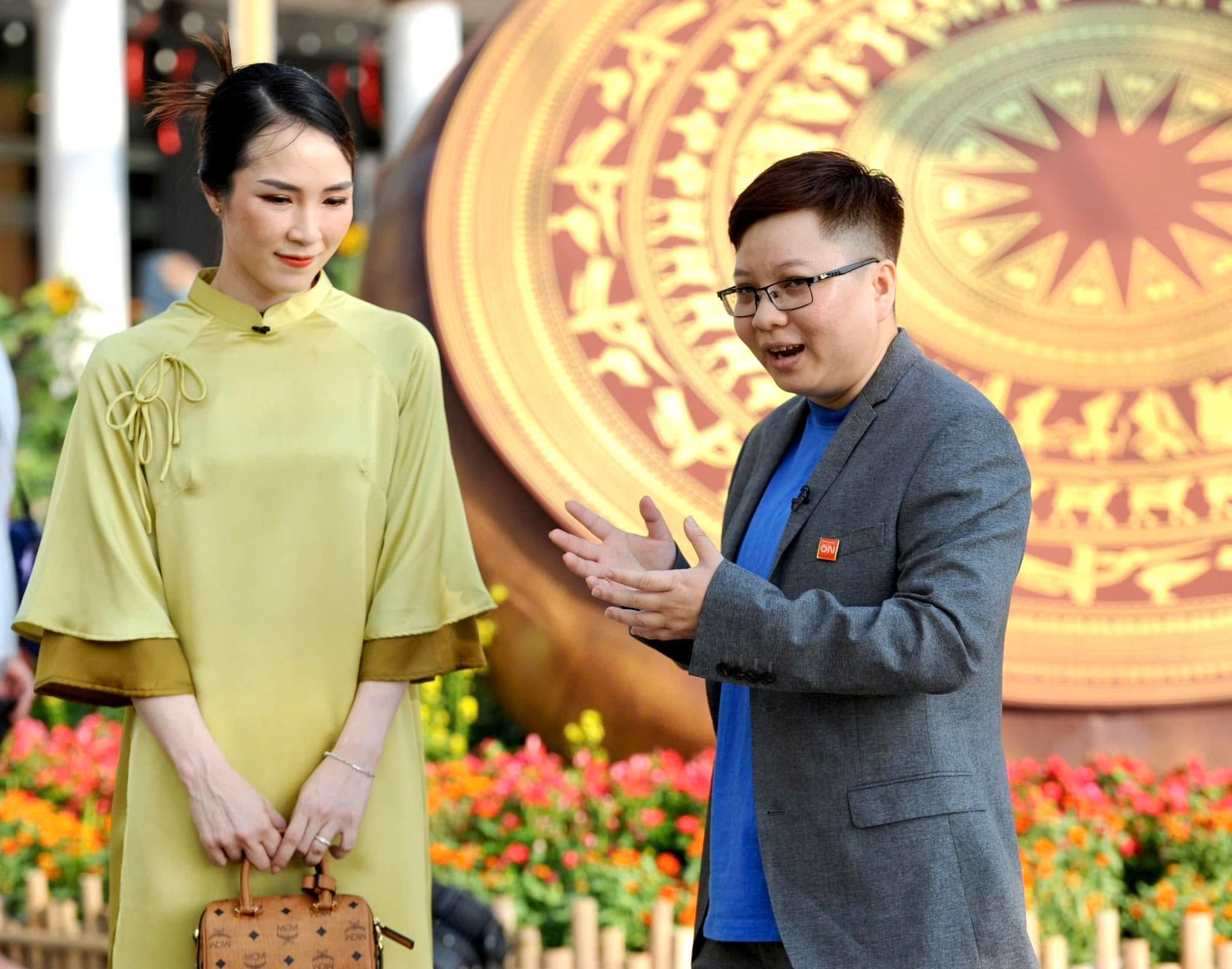 doc-la-nu-phong-vien-tran-tran-lam-phim-ve-goc-khuat-cua-nha-vo-dich (23).jpg