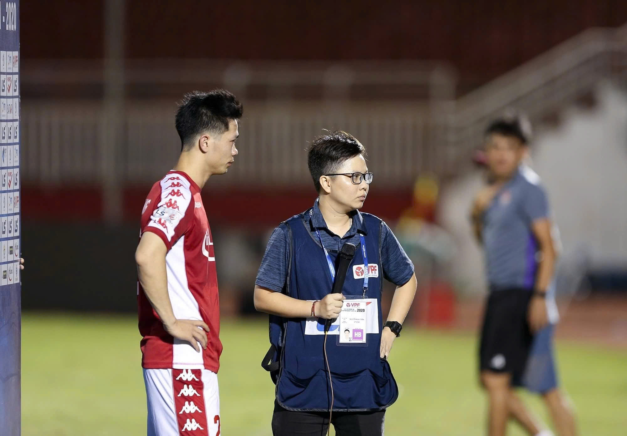 doc-la-nu-phong-vien-tran-tran-lam-phim-ve-goc-khuat-cua-nha-vo-dich (25).jpg