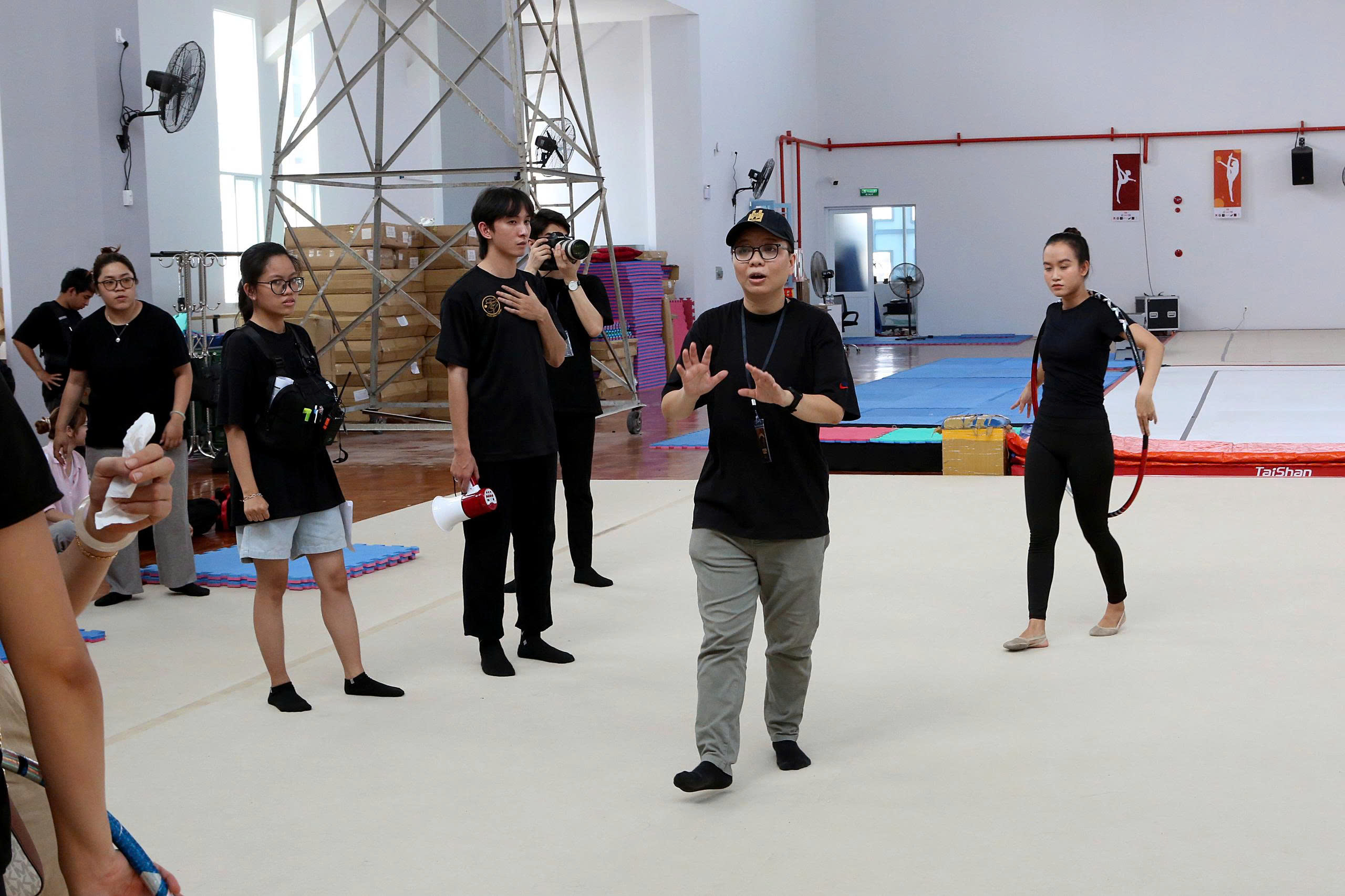 doc-la-nu-phong-vien-tran-tran-lam-phim-ve-goc-khuat-cua-nha-vo-dich (6).jpg