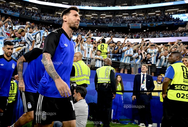 Messi và Ronaldo chỉ còn 180 phút để gặp nhau lần cuối