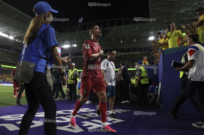 messi-va-ronaldo-chi-con-180-phut-de-gap-nhau-lan-cuoi (3).jpg