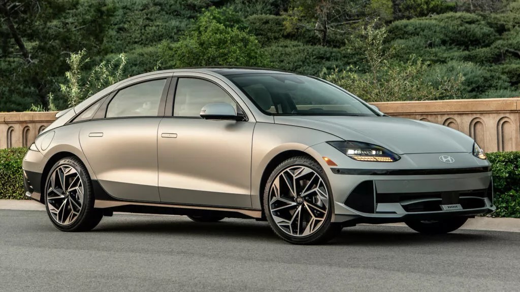 Hyundai-va-kia-giam-gia-xe-dien-8%-1.jpg