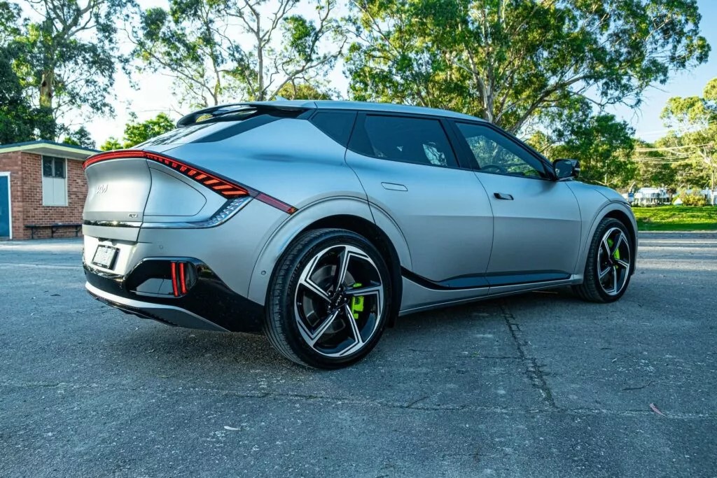 Hyundai-va-kia-giam-gia-xe-dien-8%-2.jpg