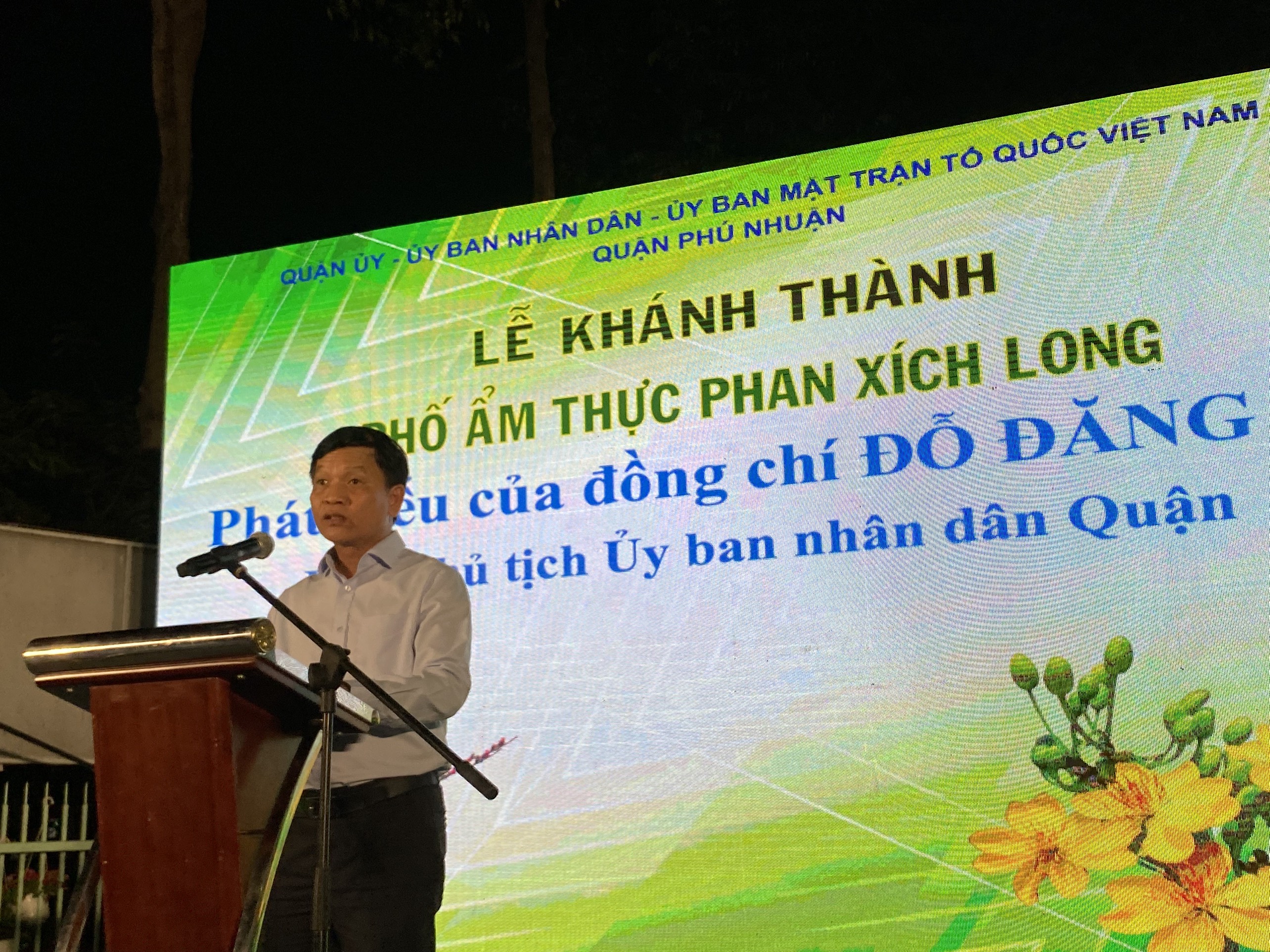 pho-am-thuc-phan-xich-long14.jpg
