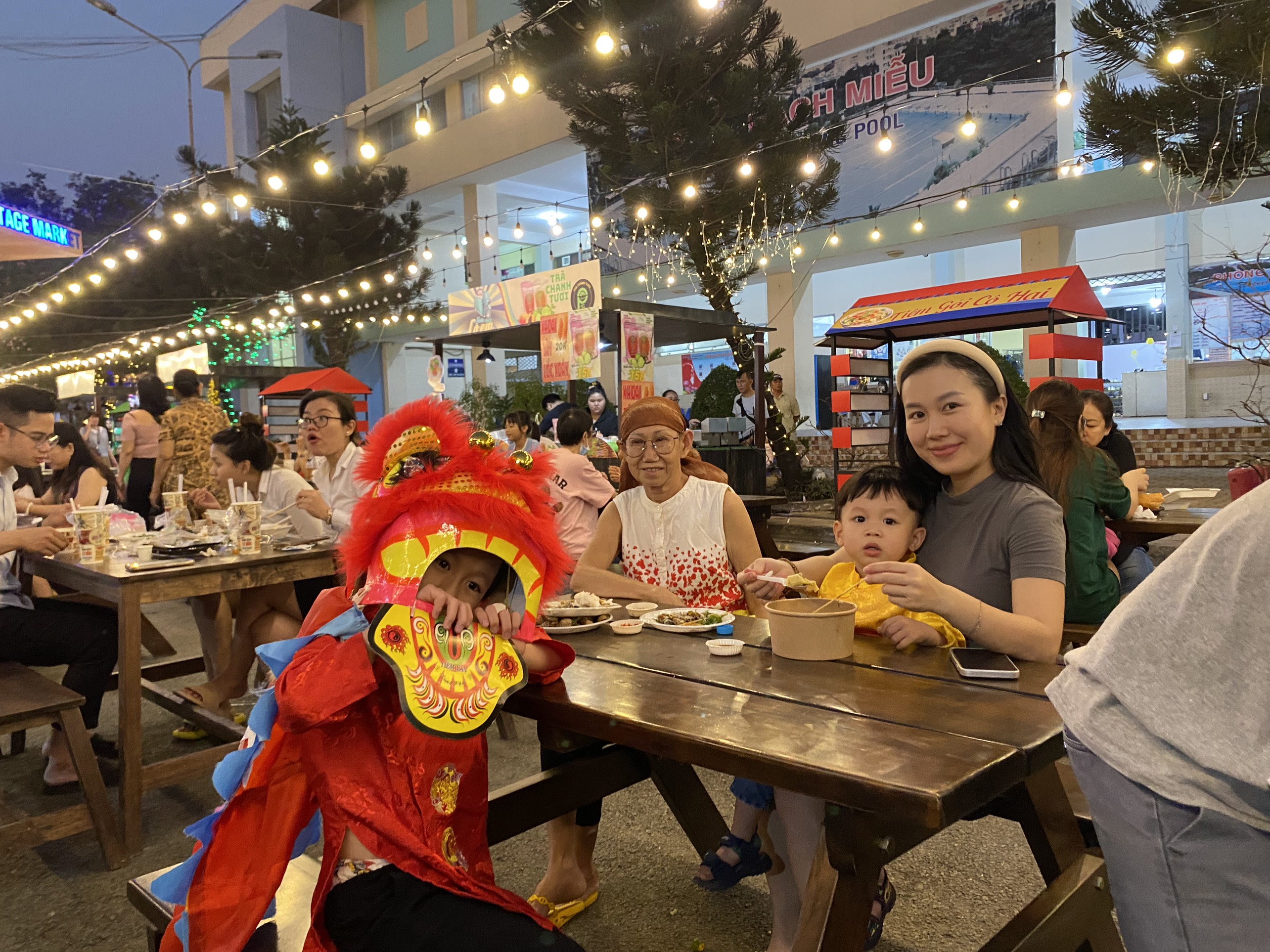 pho-am-thuc-phan-xich-long7.jpg