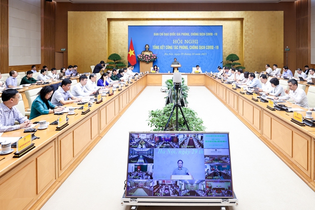 Bà Nguyễn Thị Thu Hà, Phó Chủ tịch, Tổng Thư ký Ủy ban Trung ương MTTQ Việt Nam nêu 2 kiến nghị với Thủ tướng về nguồn kinh phí chống dịch - Ảnh VGP:Nhật Bắc.jpeg