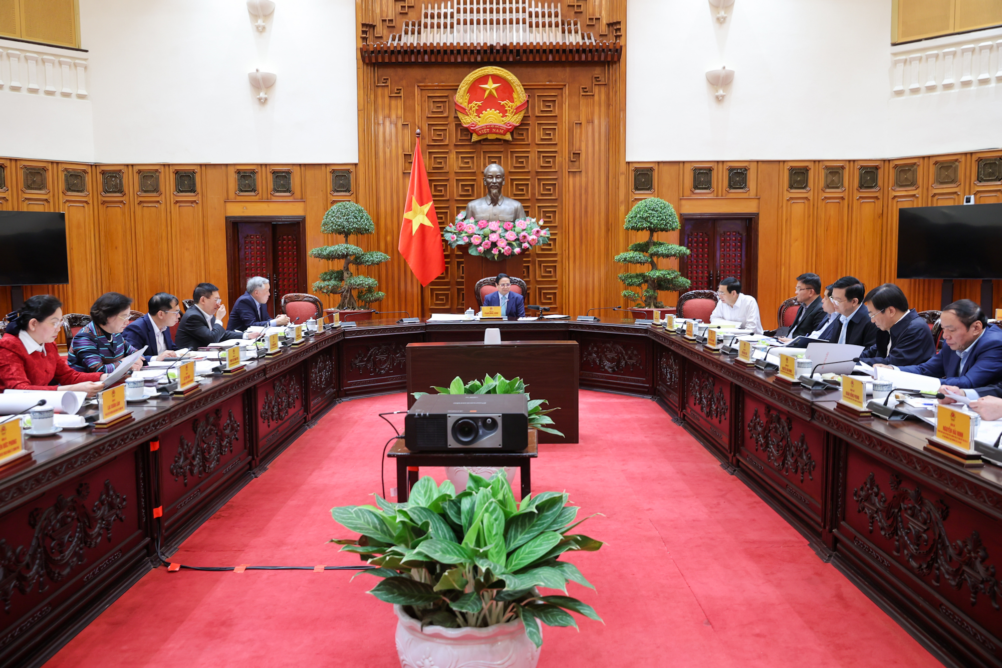 Đảng ủy Chính phủ thảo luận về phương án sáp nhập tỉnh, xã, bỏ cấp huyện