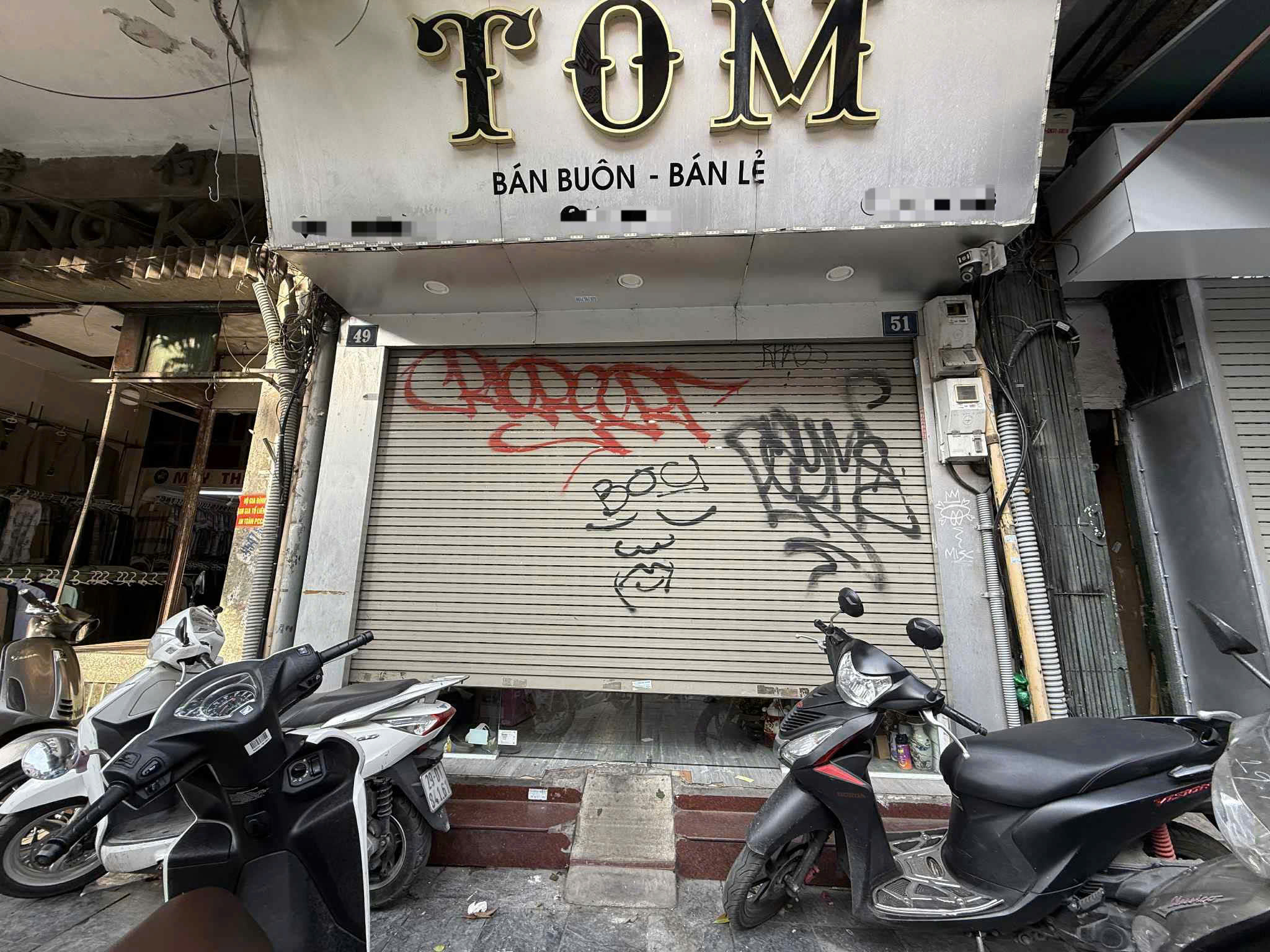 cửa hàng đóng cửa 1206 .jpg