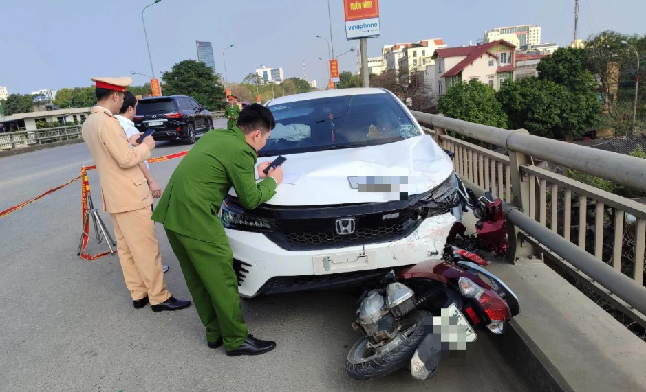 2 cô gái trẻ rơi xuống cầu vượt tử vong thương tâm ở Thanh Hóa vì TNGT -1.jpg