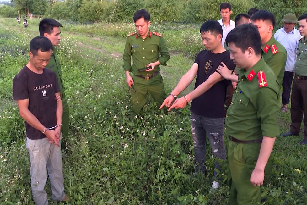Dựng hiện trường vụ hai người Trung Quốc xâm hại mộ Lê Túc Tông -.jpg