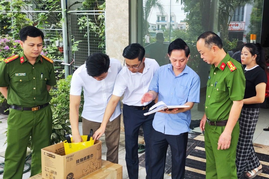 Cảnh sát đồng loạt khám xét nhà đại ca giang hồ Thanh Hóa “Vi ngộ’ - 2.jpg