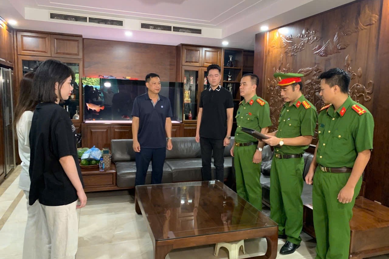Khám xét khẩn cấp nhà “đại ca” giang hồ Mạnh Gỗ -  -2.jpeg