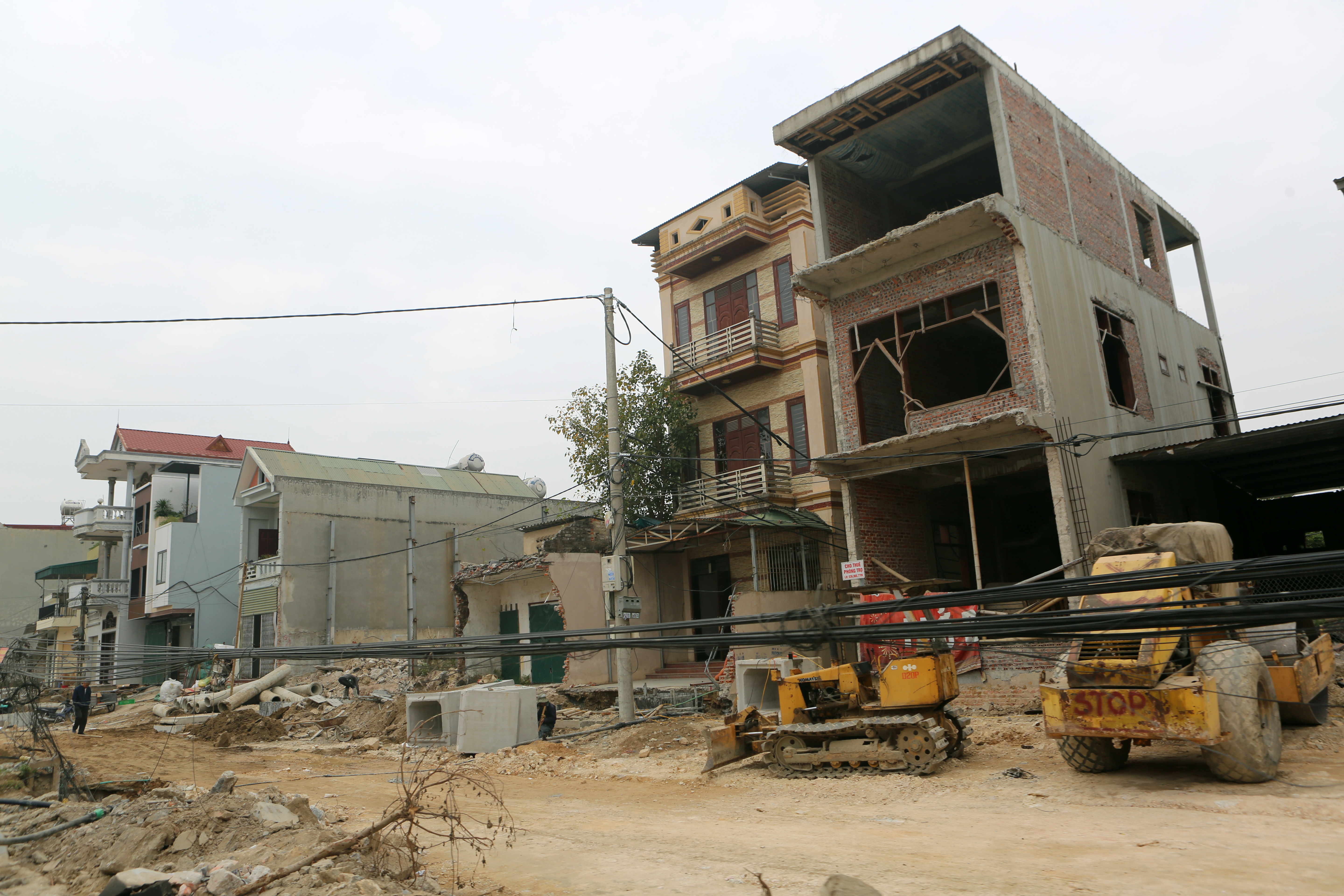 Phá dỡ hàng loạt nhà cao tầng trên đại lộ hơn 1.000 tỉ đồng ở Thanh Hóa-13.JPG