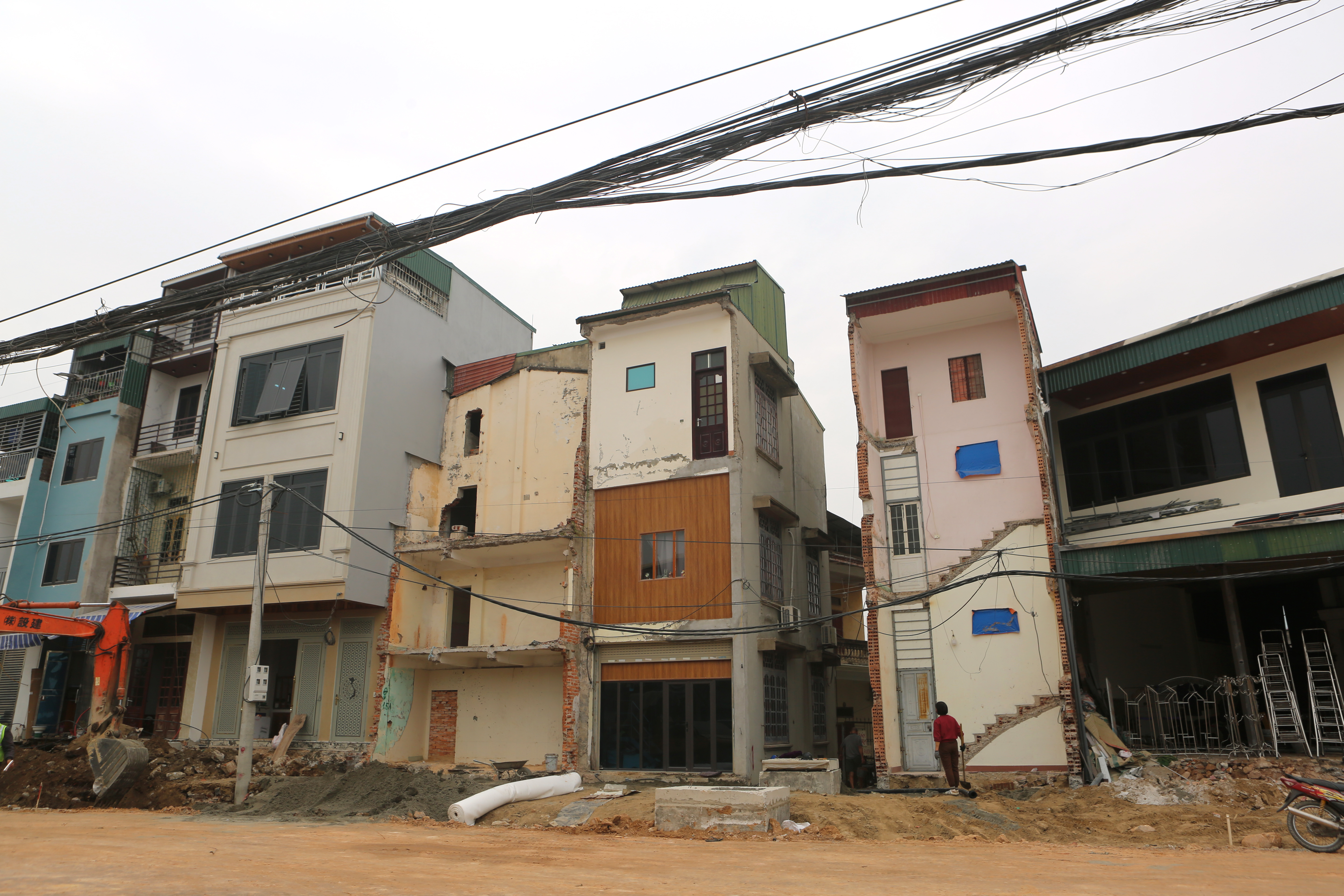 Phá dỡ hàng loạt nhà cao tầng trên đại lộ hơn 1.000 tỉ đồng ở Thanh Hóa-20.JPG