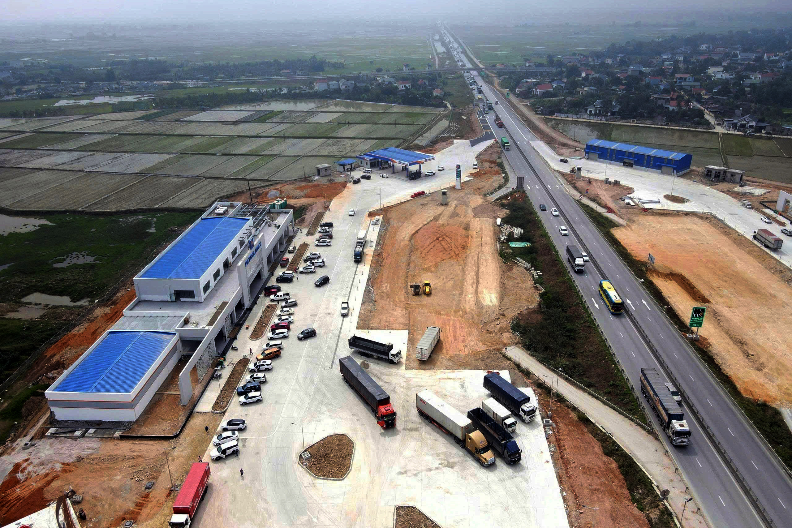 Hiện trạng trạm dừng nghỉ trên cao tốc Mai Sơn – Quốc lộ 45-2.jpg