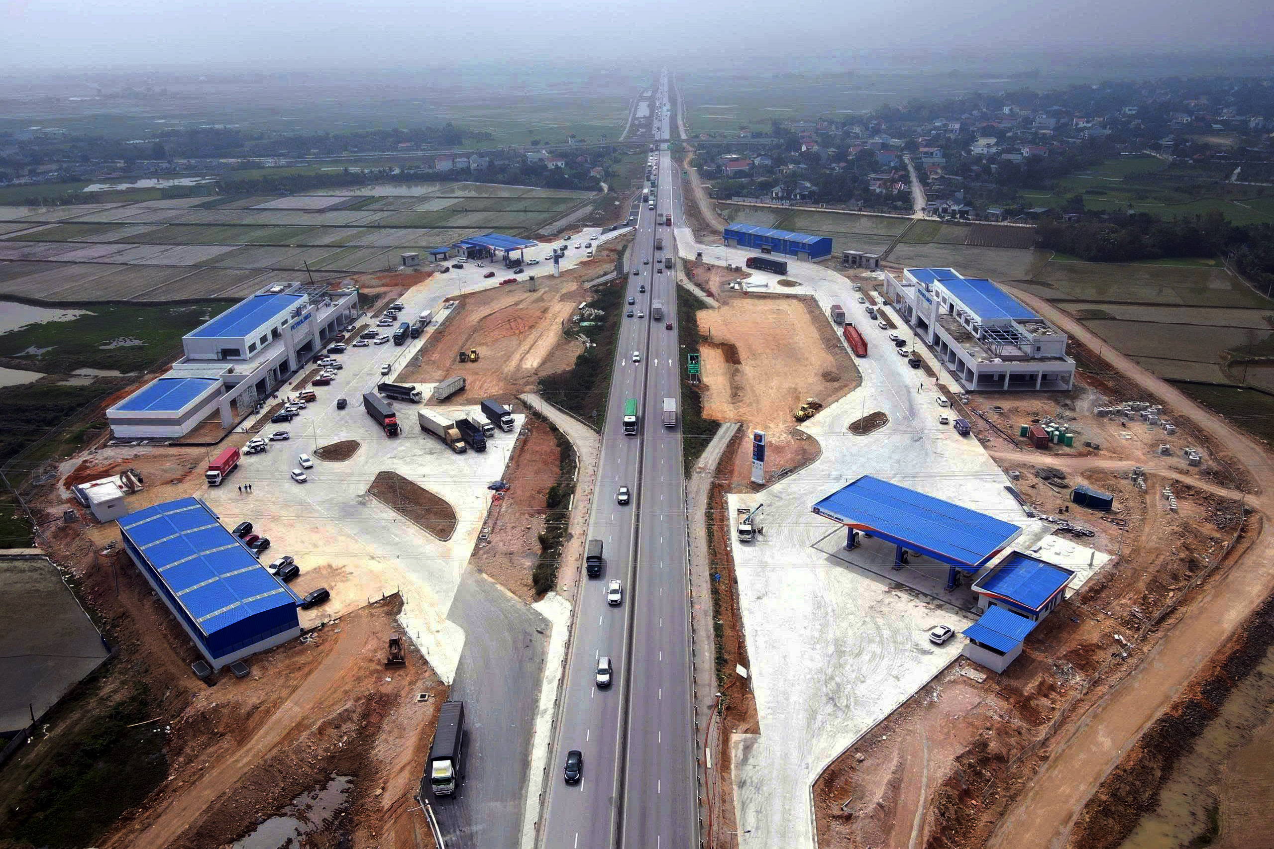 Hiện trạng trạm dừng nghỉ trên cao tốc Mai Sơn – Quốc lộ 45-3.jpg
