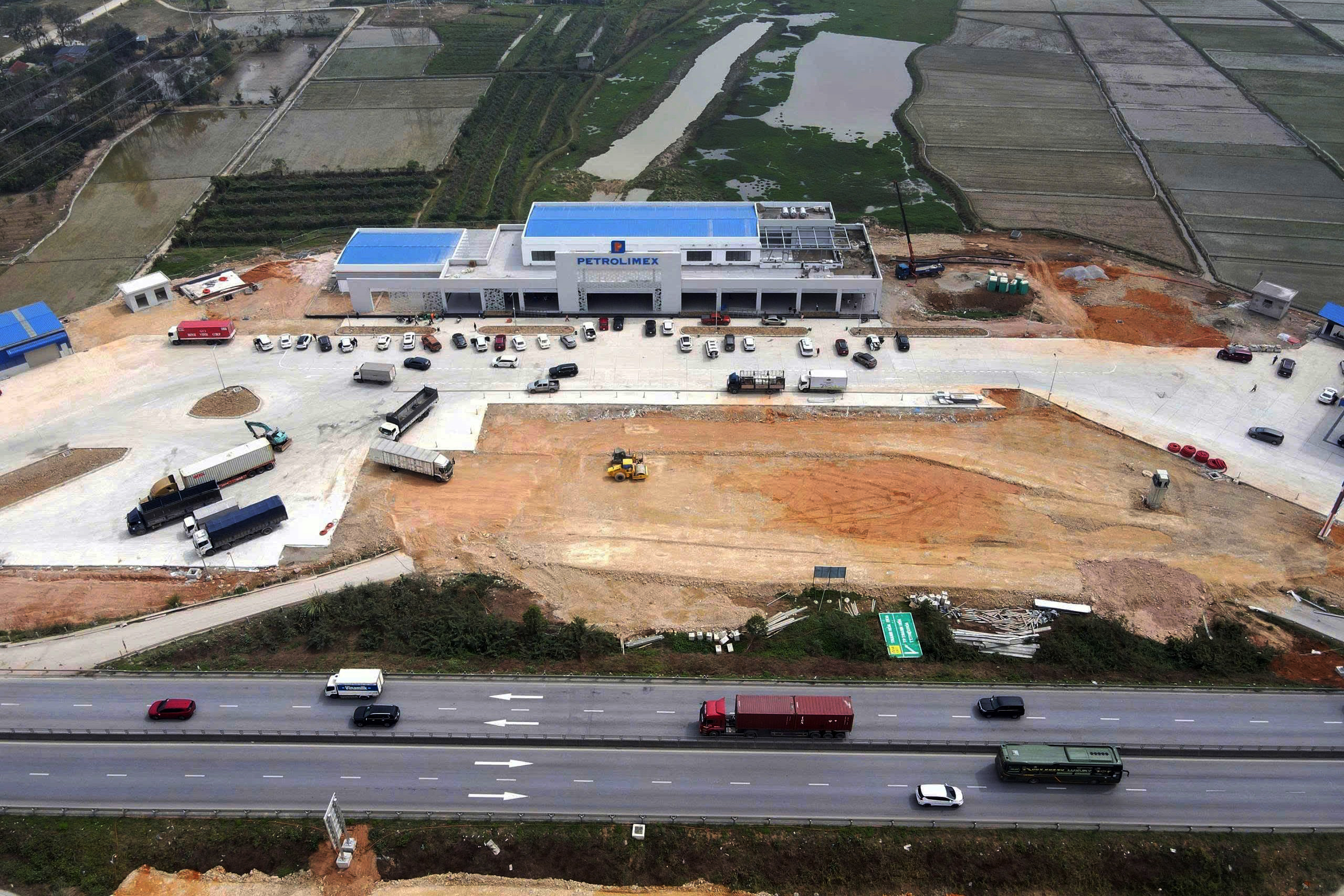 Hiện trạng trạm dừng nghỉ trên cao tốc Mai Sơn – Quốc lộ 45-.jpg