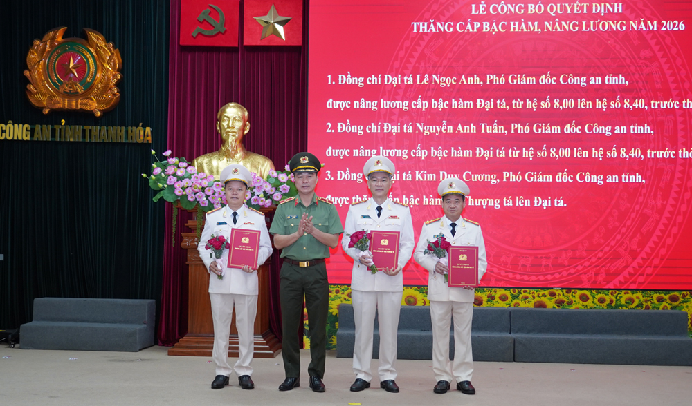 Bộ Công an thăng cấp bậc hàm, nâng bậc lương cho 3 Phó Giám đốc Công an tỉnh Thanh Hóa-.jpg