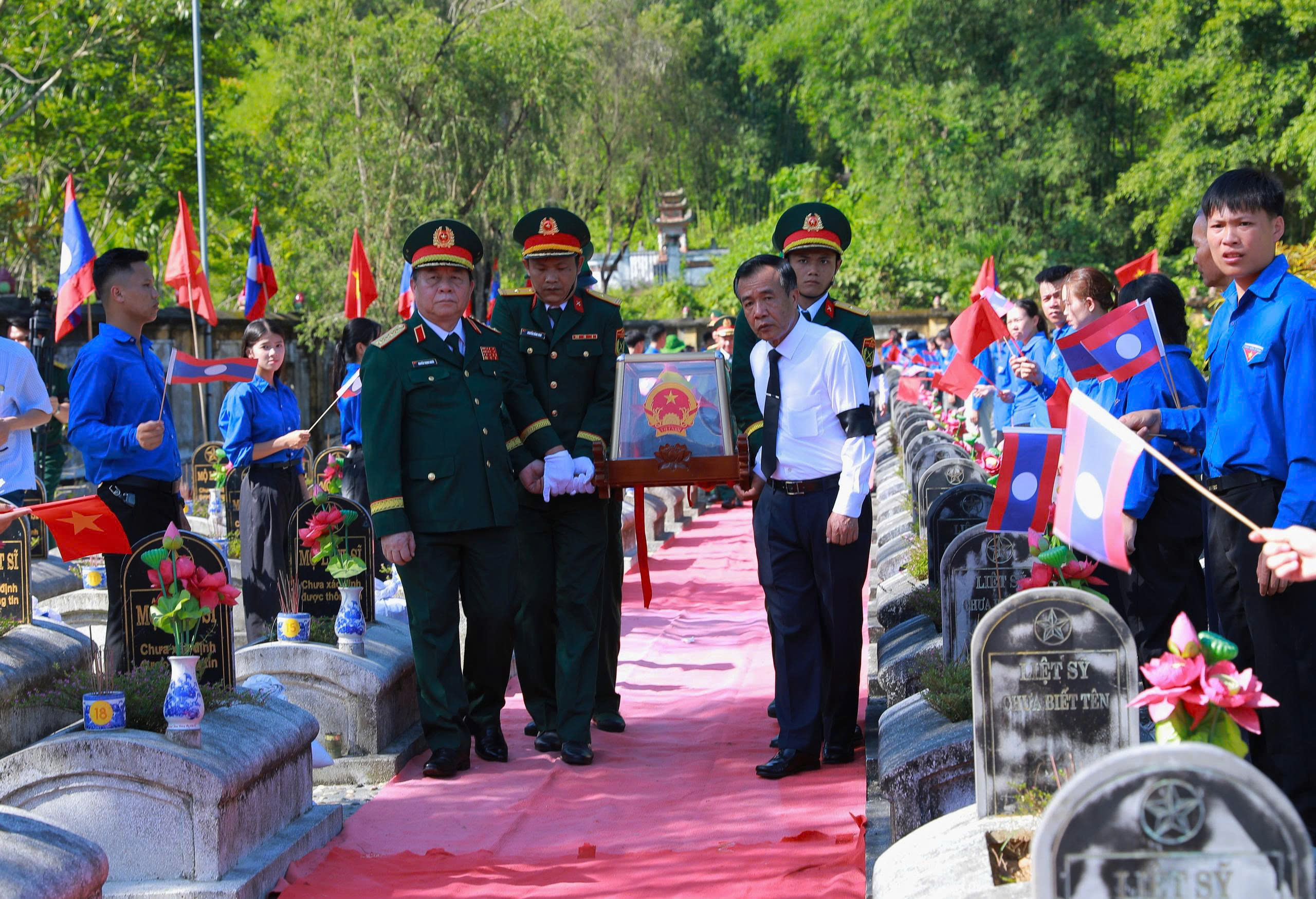 Đại tướng Trương Trọng Nghĩa dự Lễ Truy điệu và an táng liệt sĩ quân tình nguyện, chuyên gia tại Thanh Hóa-10.jpg