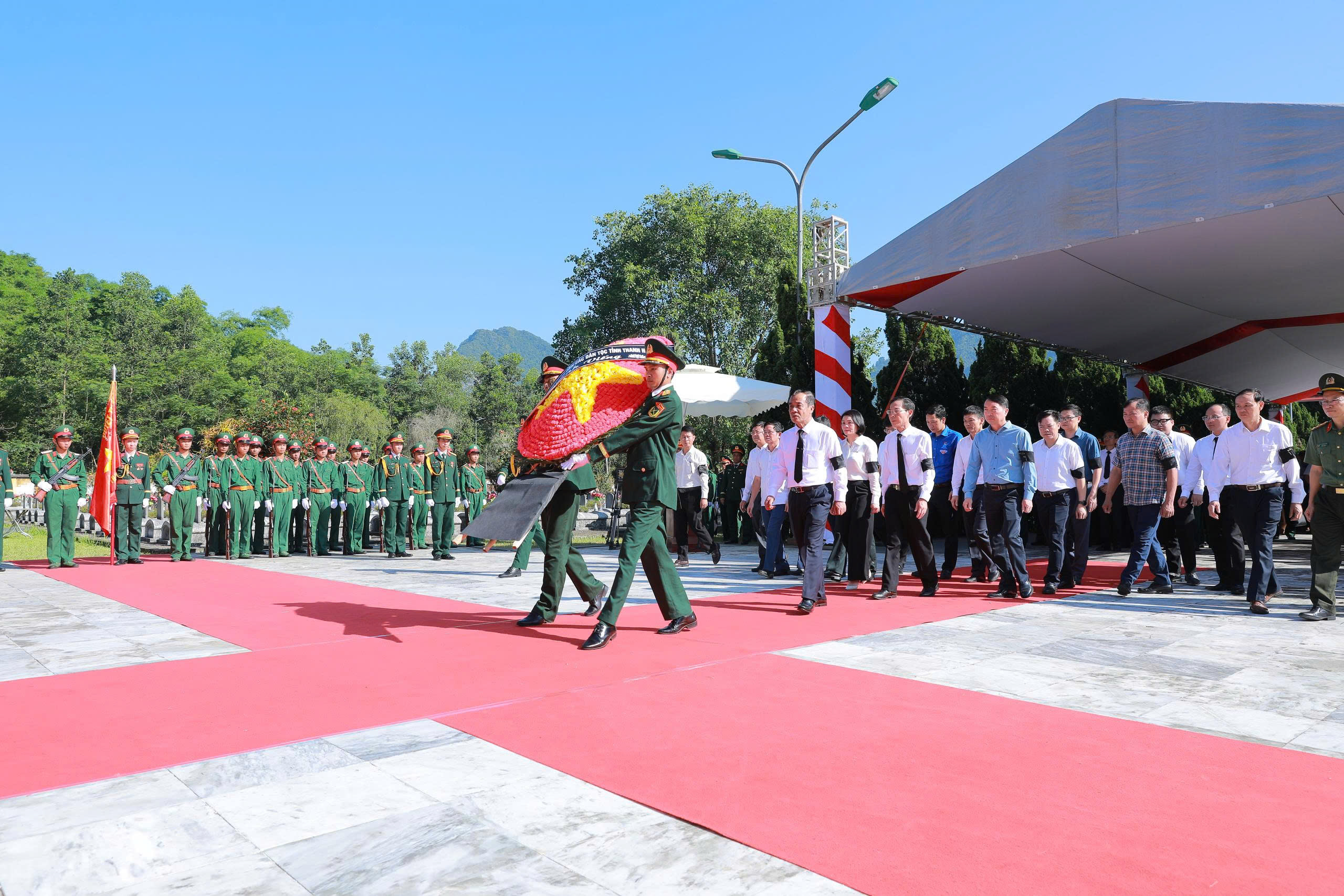 Đại tướng Trương Trọng Nghĩa dự Lễ Truy điệu và an táng liệt sĩ quân tình nguyện, chuyên gia tại Thanh Hóa-14.jpg